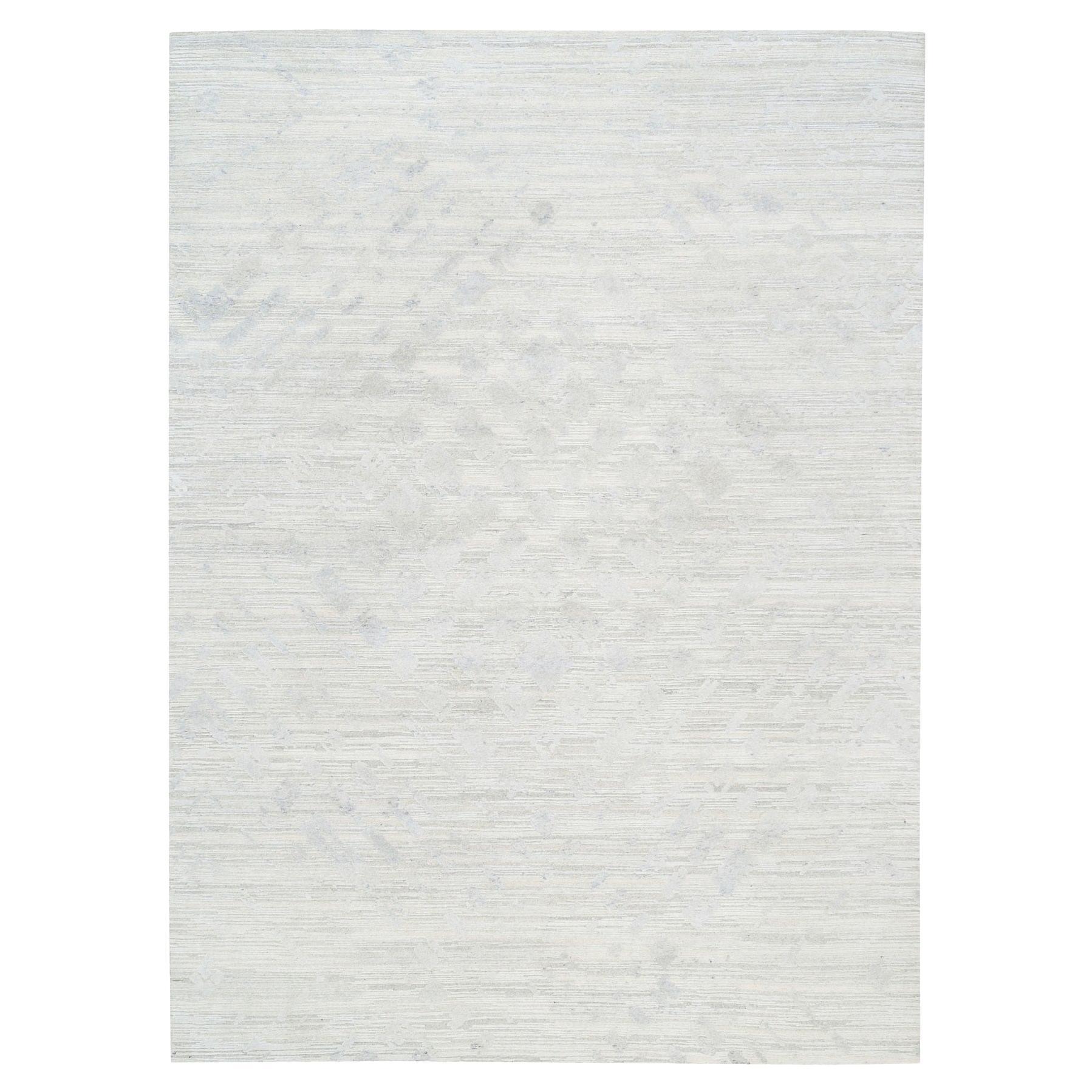 Tapis à poils coupés et bouclés gris clair moderne en laine naturelle non teintée filée à la main 9'x12'. en vente