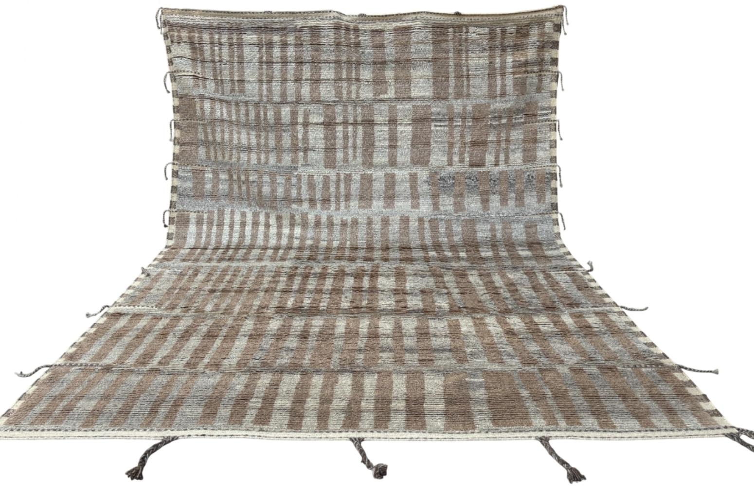 Tapis marocain fait main de 9'x12'. 100% Laine naturelle. Options sur-mesure disponibles Neuf - En vente à Spring Valley, NY