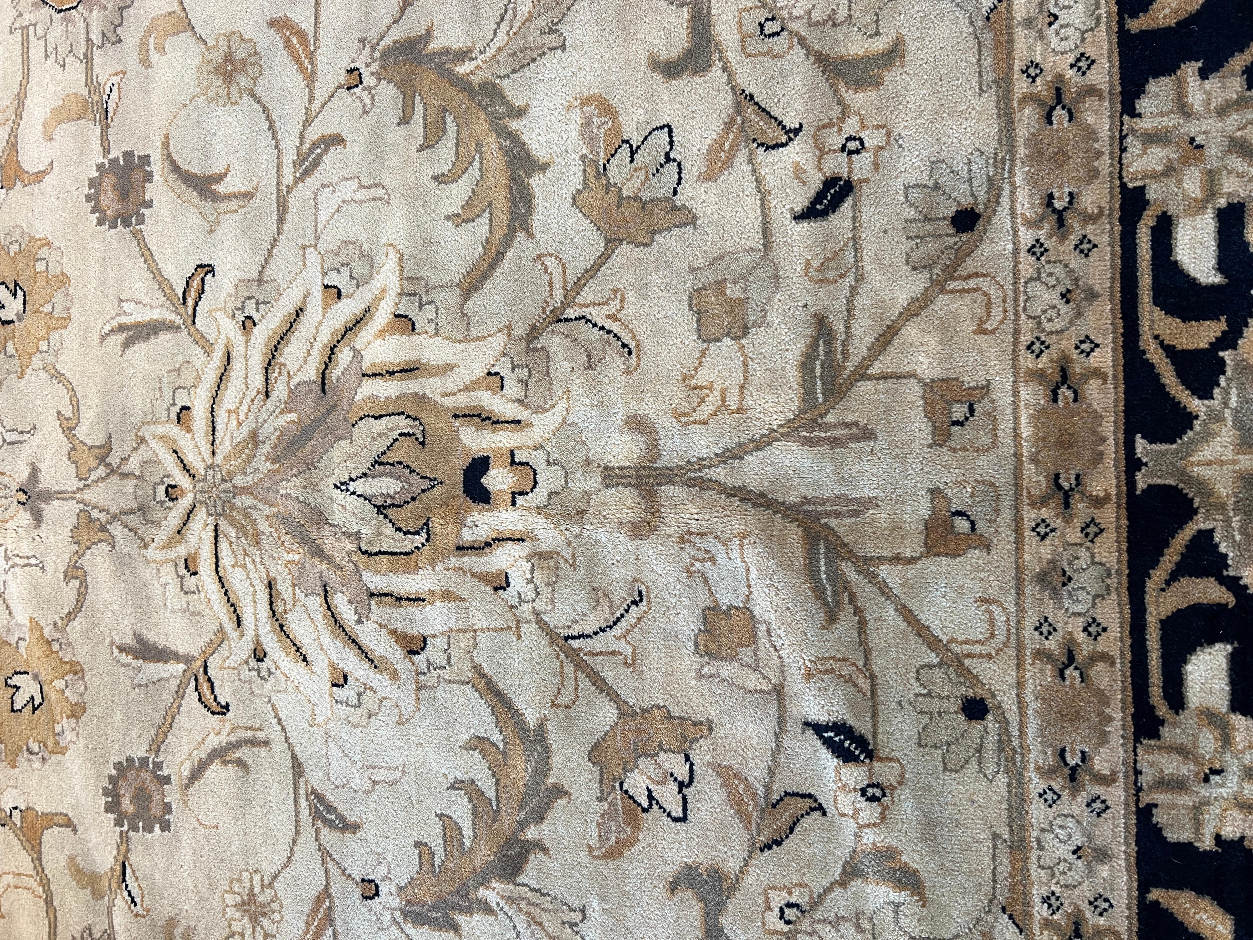 9'x12' Ivory and Black Floral Design Rug In New Condition For Sale In Los Angeles, CA