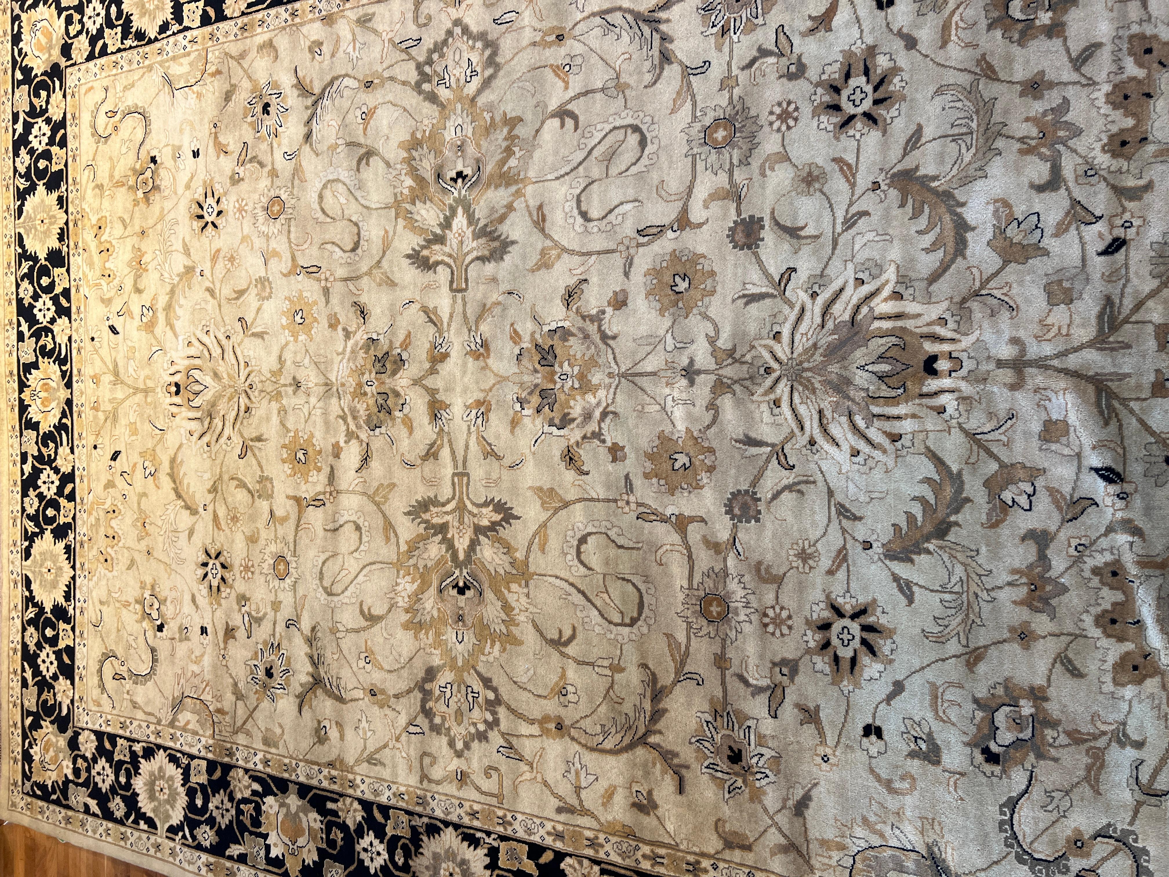 Wool 9'x12' Ivory and Black Floral Design Rug For Sale