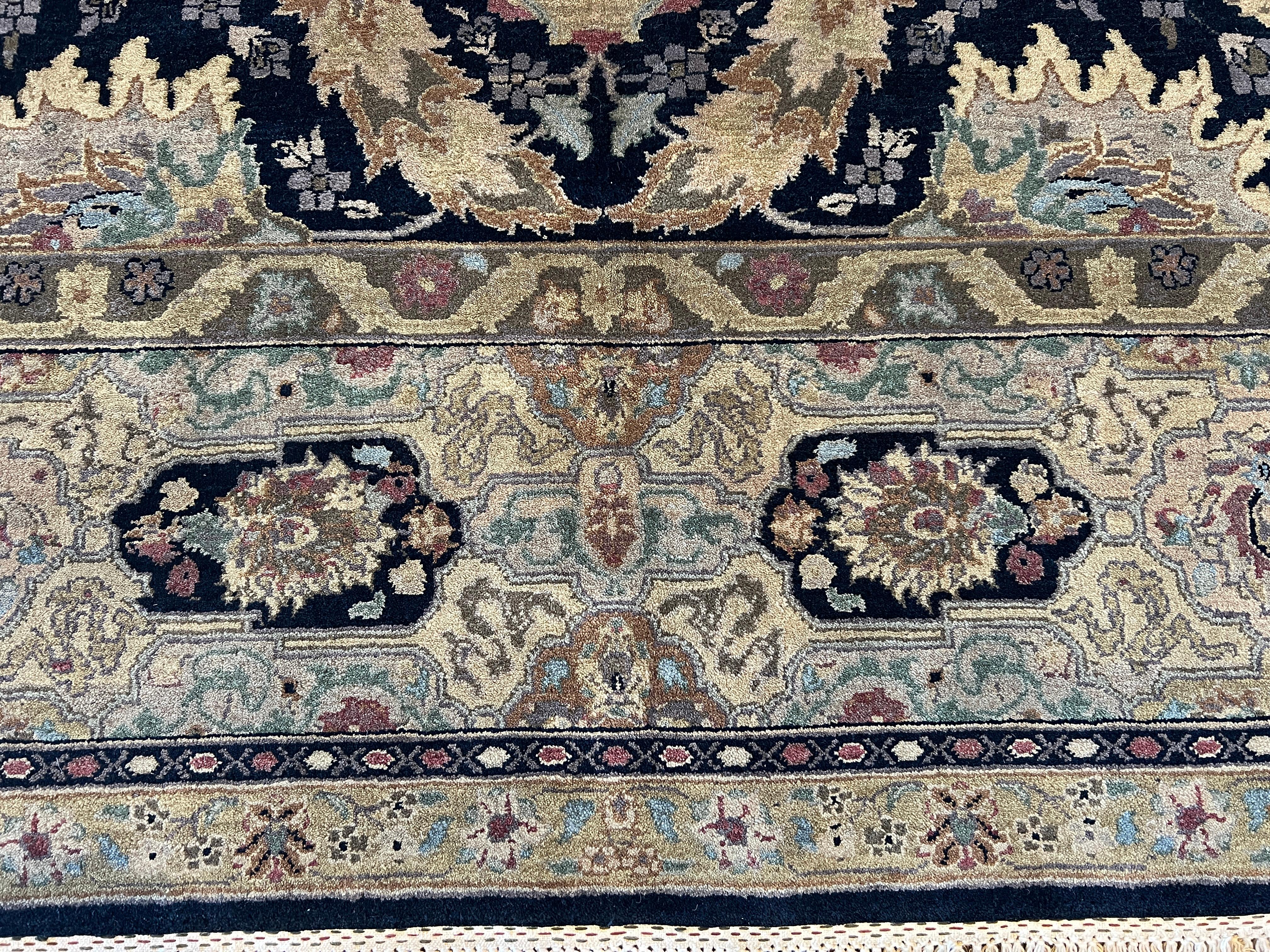 Lana Tappeto 9'x12' avorio e nero con design floreale in vendita