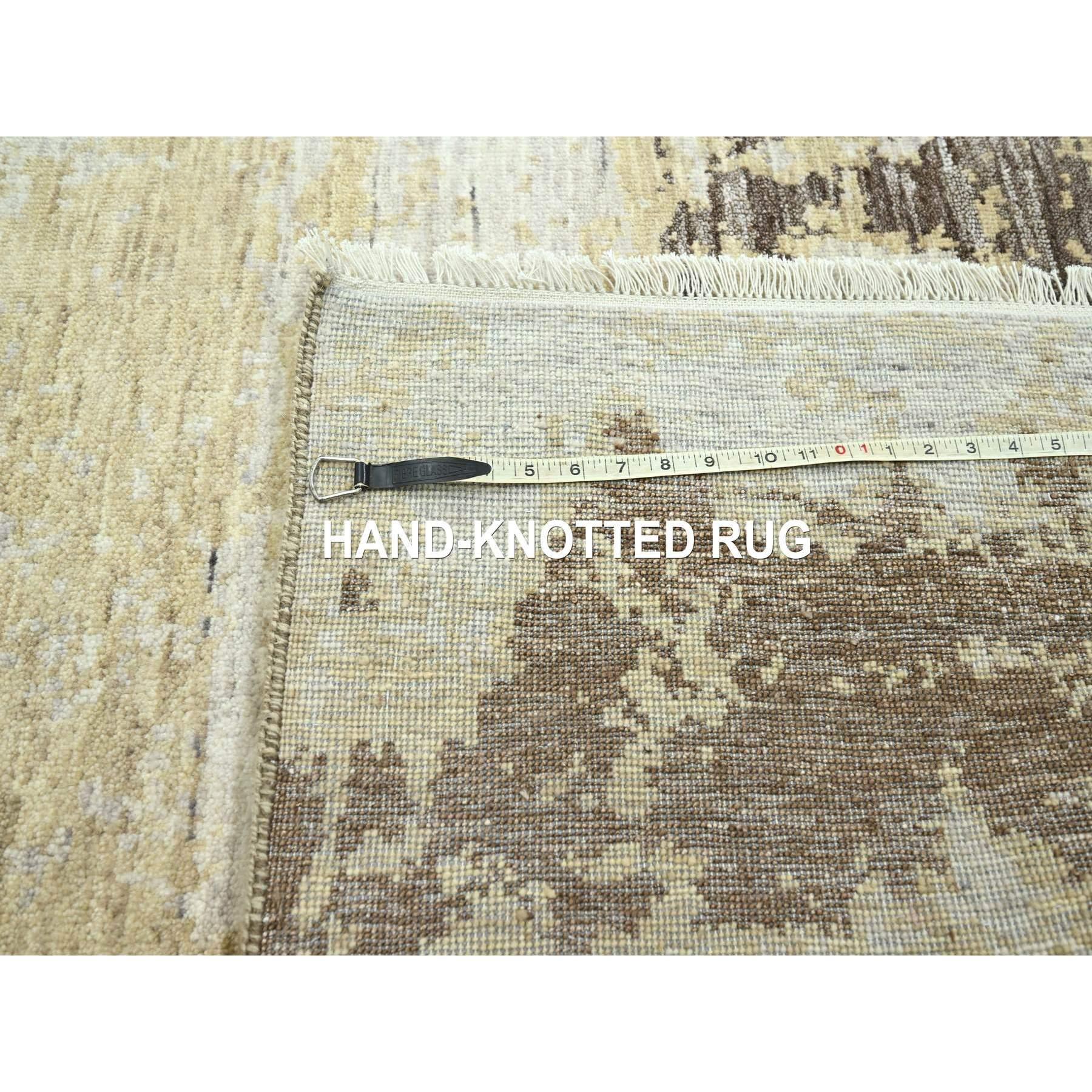 Tapis en laine et soie nouée à la main 9'x12' Ivoire et marron Modern Design/One en vente 3