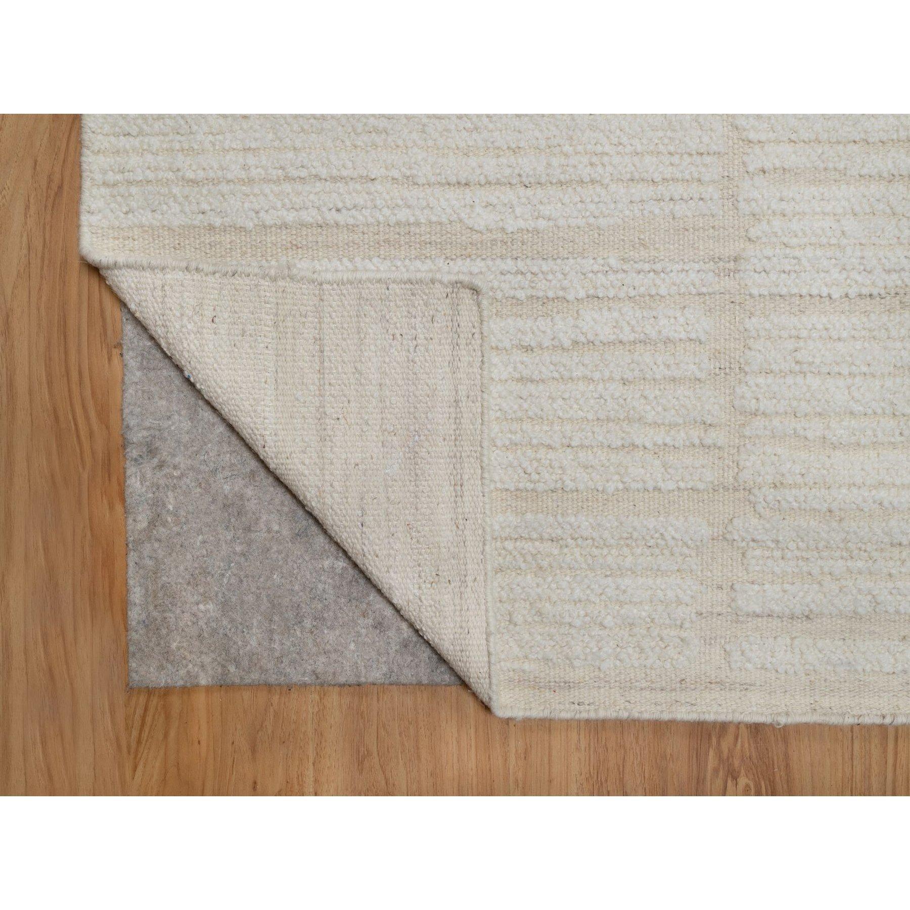9'x12' Elfenbeinfarbenes Flachgewebe mit Flor, Ton in Ton, handgewebter Teppich aus natürlicher Wolle (Indisch) im Angebot