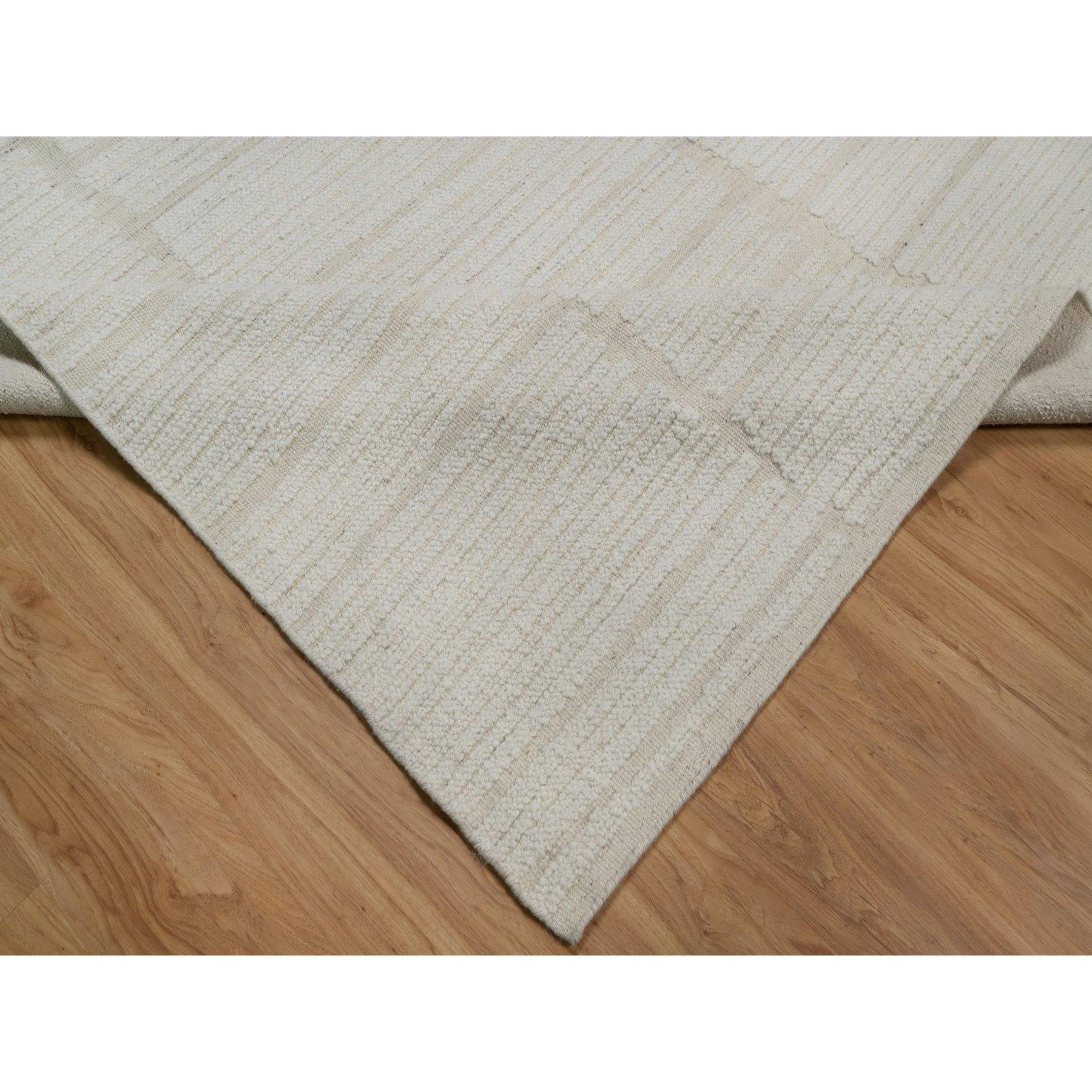 9'x12' Elfenbeinfarbenes Flachgewebe mit Flor, Ton in Ton, handgewebter Teppich aus natürlicher Wolle im Zustand „Neu“ im Angebot in Carlstadt, NJ