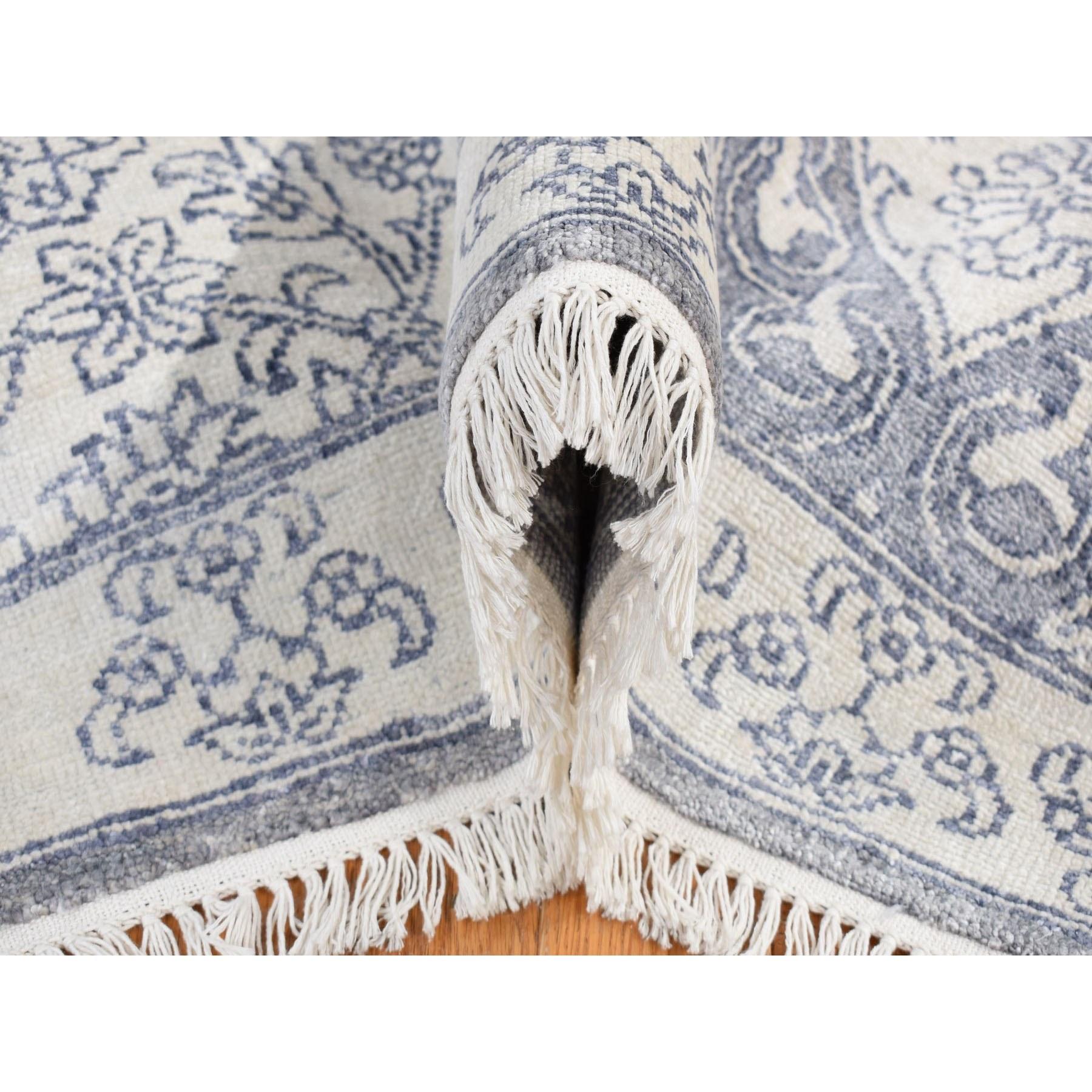 9'x12' Elfenbein handgeknüpft Baumwolle Mughal Reich Agra Blume Bouquet Design Teppich (Wolle) im Angebot