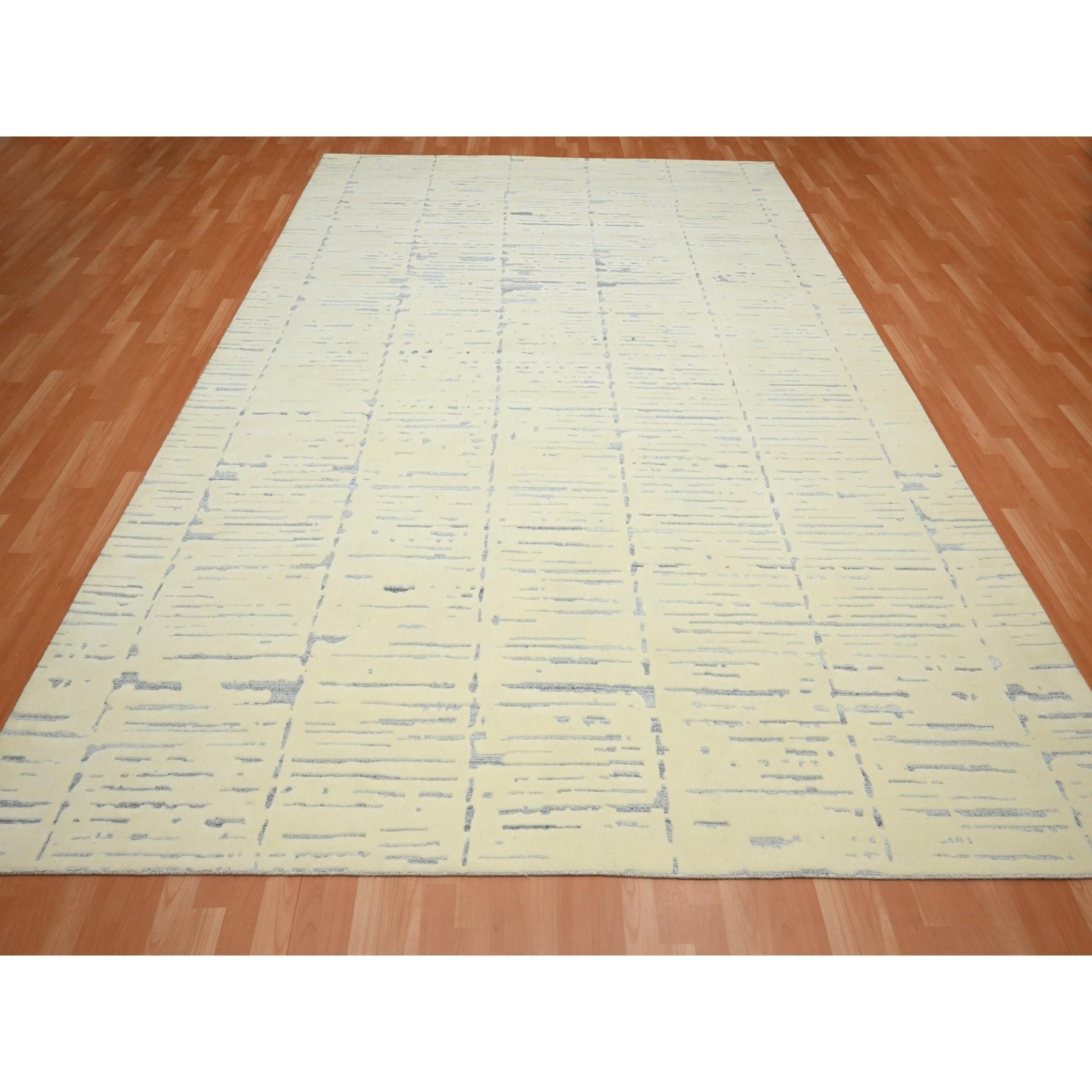 Chiffon bianco, Design moderno con trama, tono su tono, lana e seta, annodato a mano, Tappeto orientale
Materiali primari: Lana e seta
Lattice: No Pile 
altezza: 0,25 pollici
Stile: Contemporaneo
Colore primario: Avorio
Colori secondari: