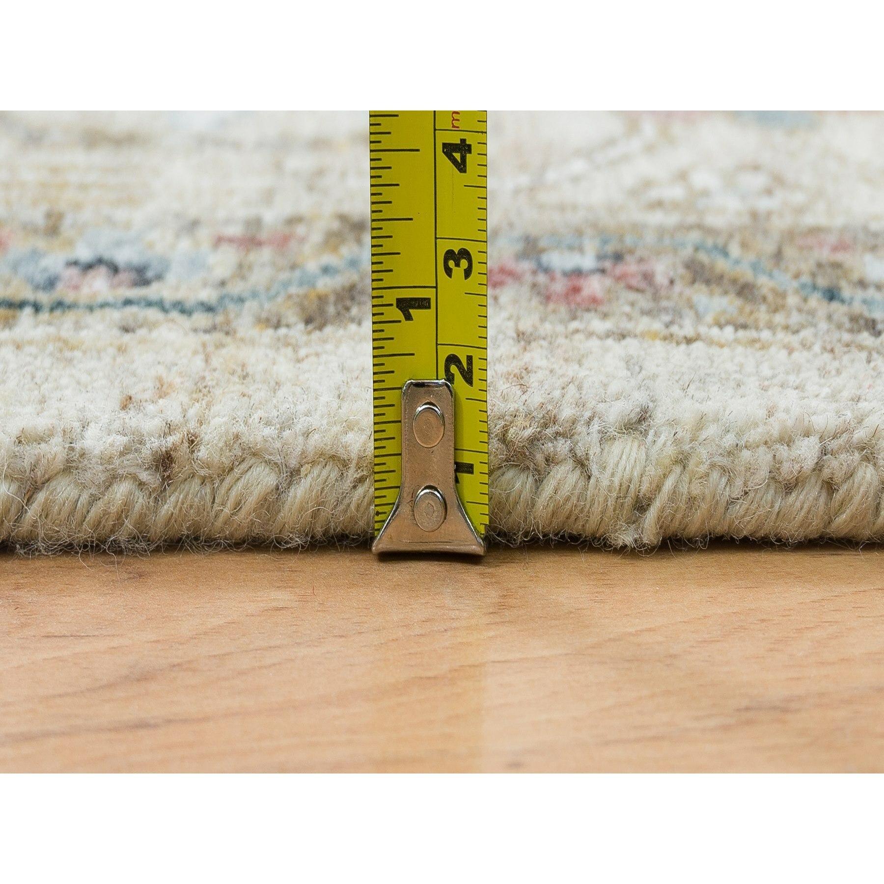 9'x12' Ivoire Reimagined Persian Viss Design Soft Wool Tapis d'Orient noué à la main en vente 3