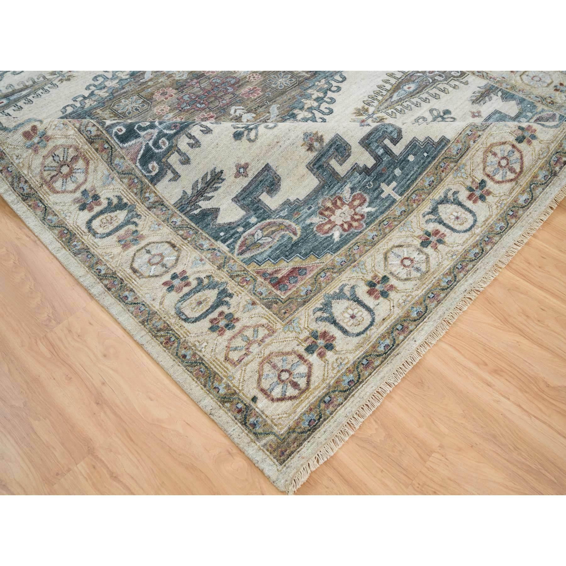 XXIe siècle et contemporain 9'x12' Ivoire Reimagined Persian Viss Design Soft Wool Tapis d'Orient noué à la main en vente