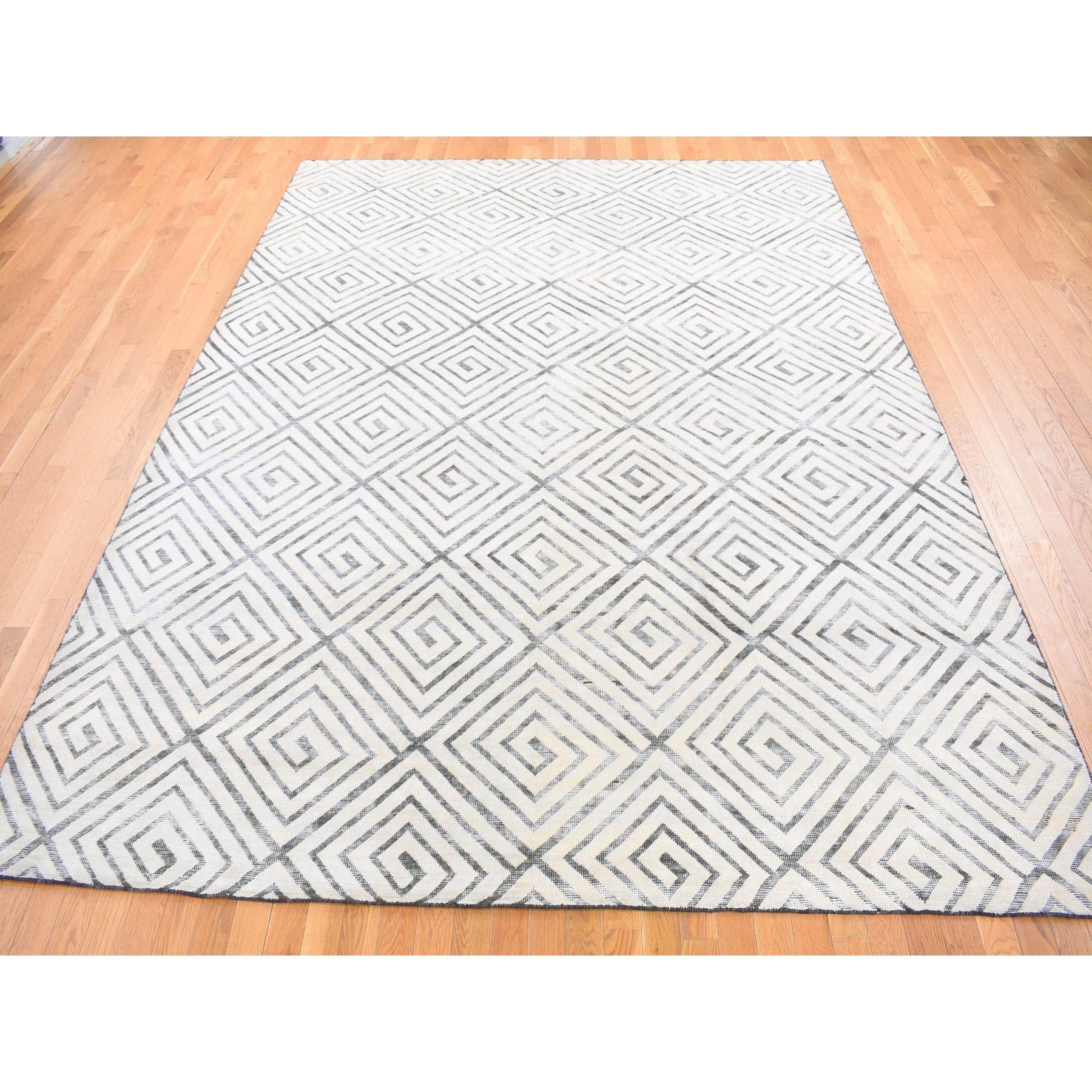 9'x12' Elfenbein Römische Schlüsselquadrate Design Handgeknüpfter Teppich aus reiner Seide mit Wolle (Moderne) im Angebot
