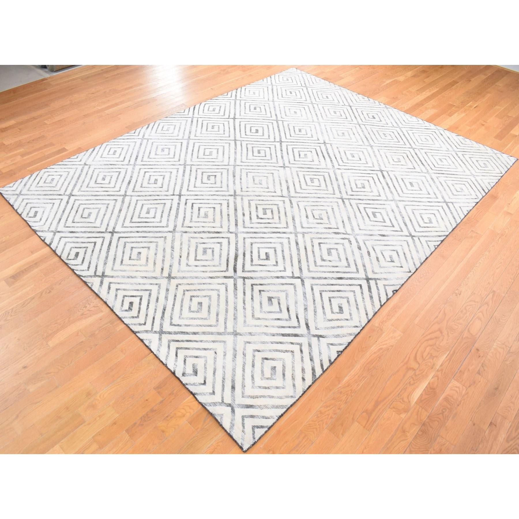 9'x12' Elfenbein Römische Schlüsselquadrate Design Handgeknüpfter Teppich aus reiner Seide mit Wolle (Indisch) im Angebot