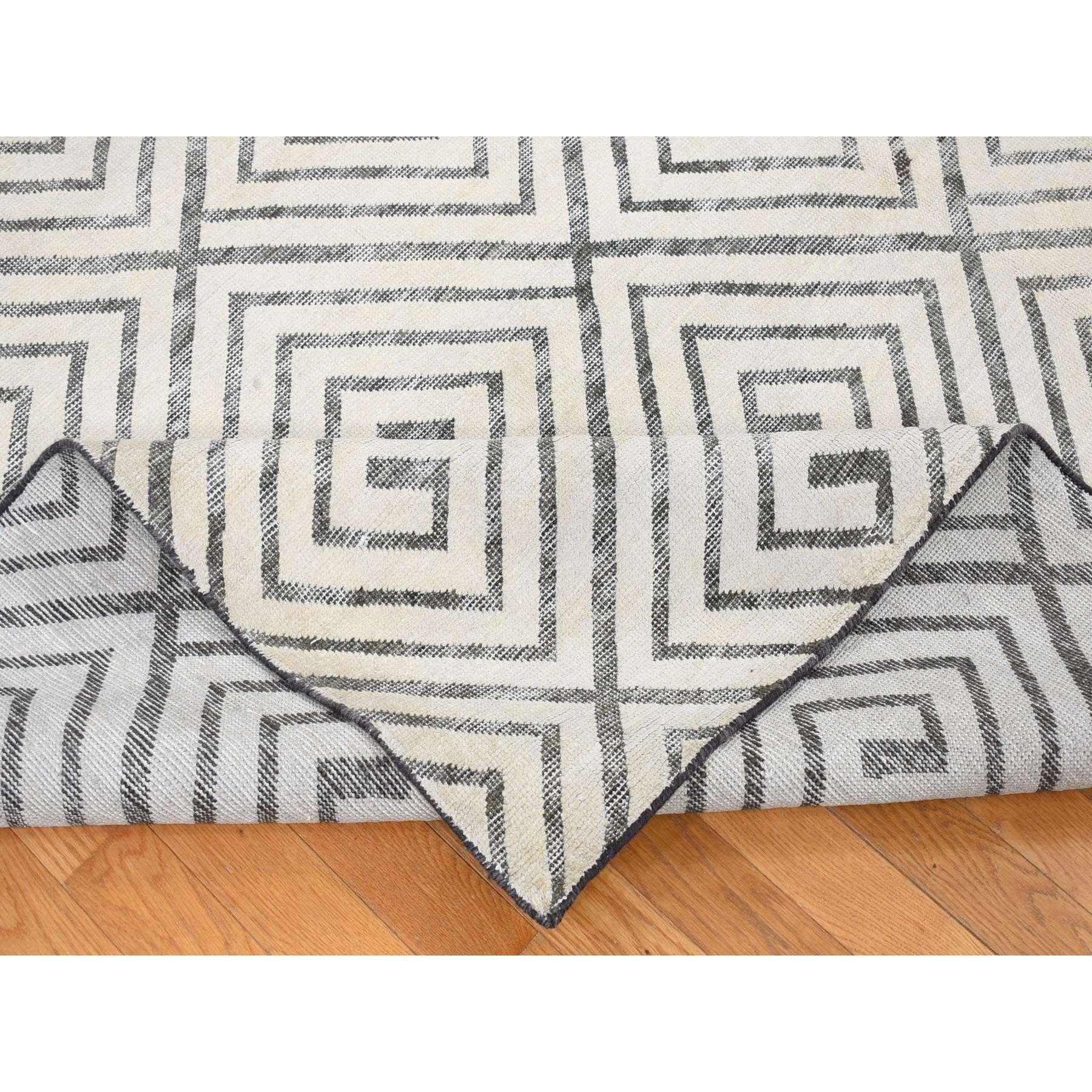 9'x12' Elfenbein Römische Schlüsselquadrate Design Handgeknüpfter Teppich aus reiner Seide mit Wolle im Angebot 1