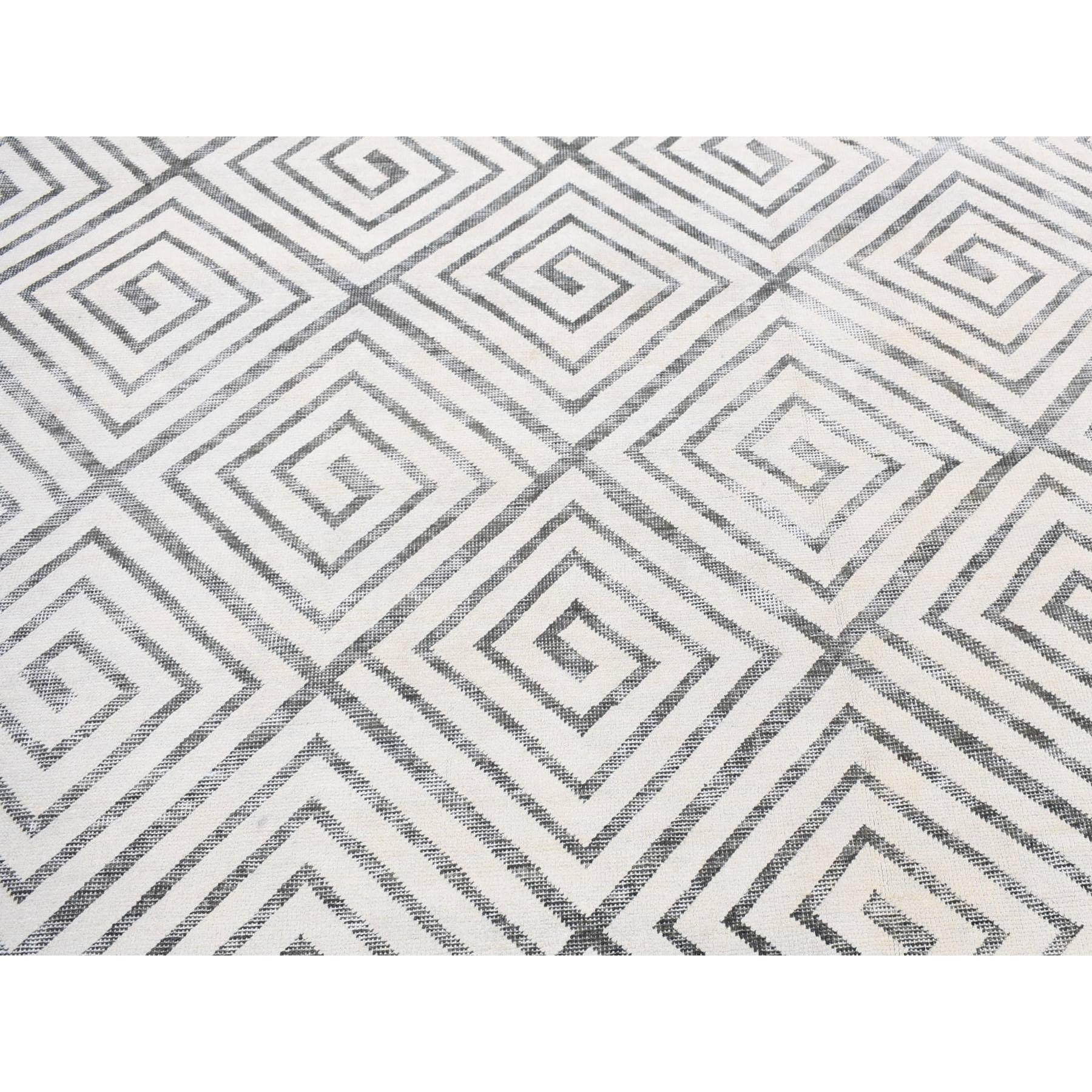 9'x12' Elfenbein Römische Schlüsselquadrate Design Handgeknüpfter Teppich aus reiner Seide mit Wolle im Angebot 3