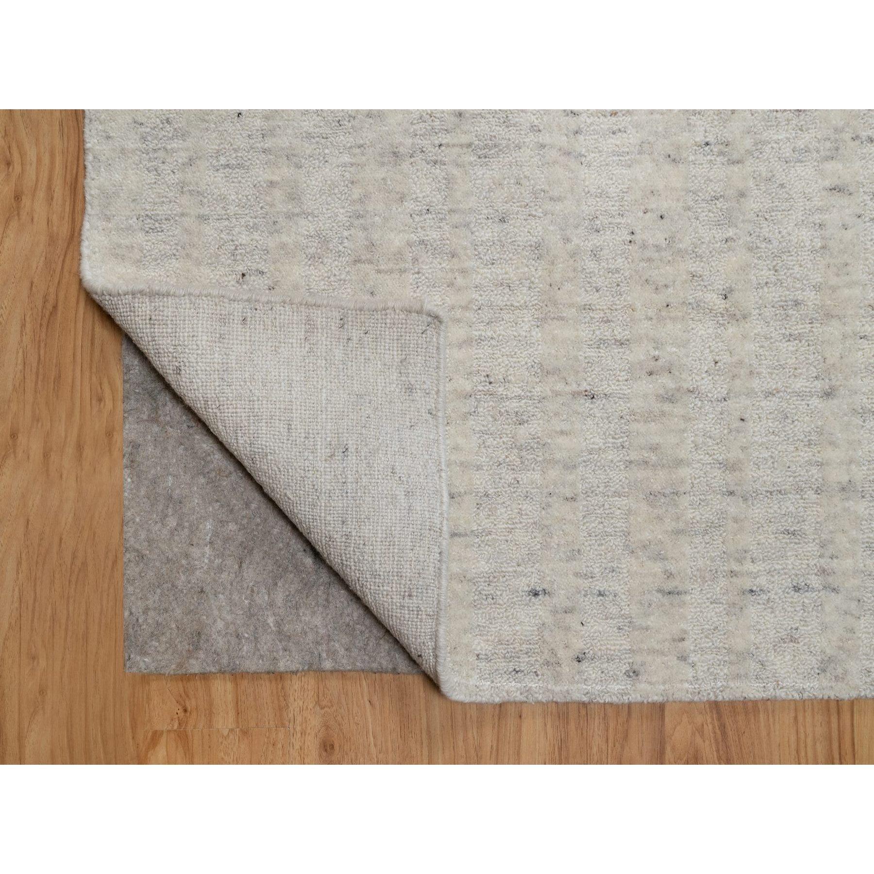 9'x12' Ivory Undyed Natural Wool Vertical Stripes Design Hand Loomed Rug (Indisch) im Angebot