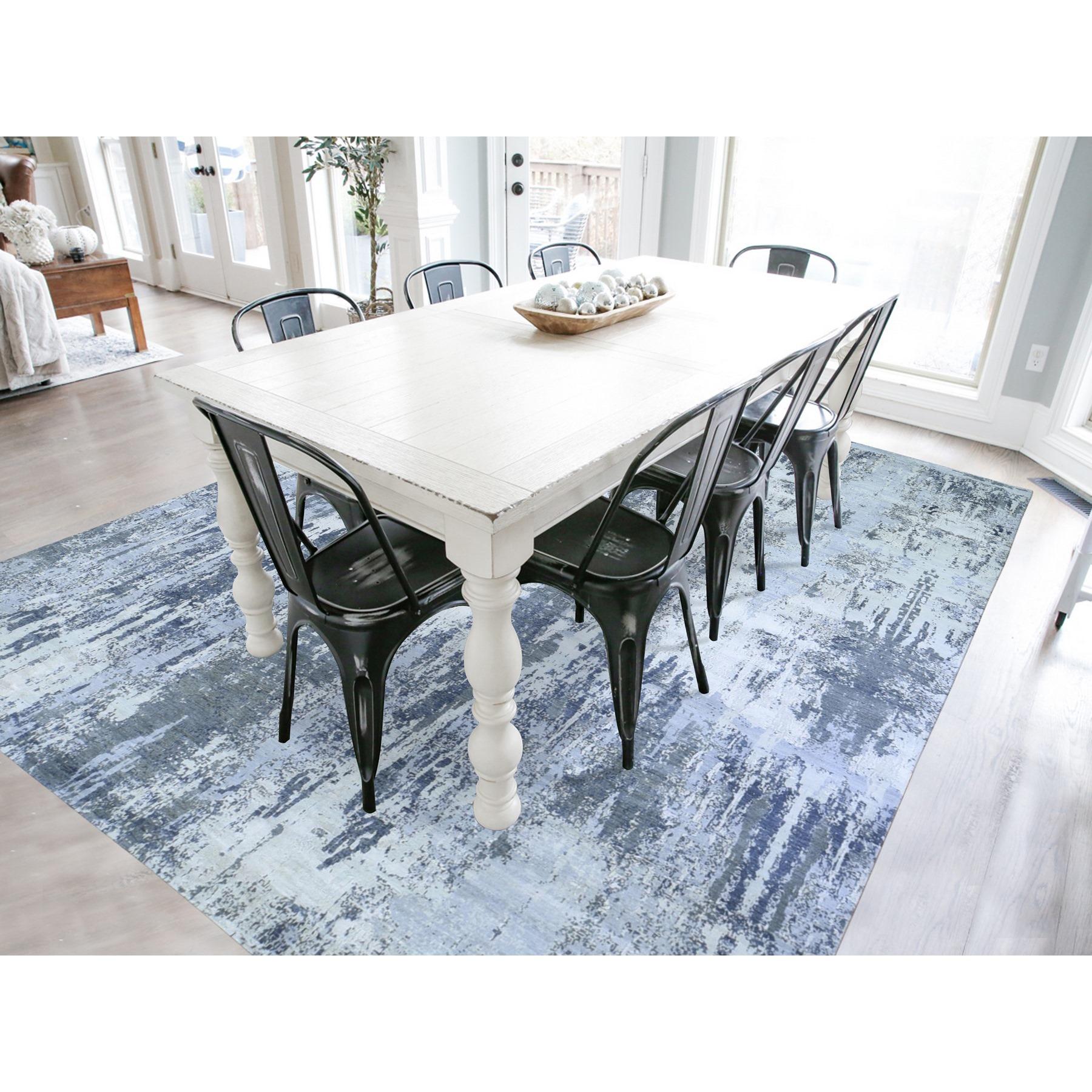Dies ist eine wirklich echte one-of-a-kind Elfenbein Wolle mit echter Seide abstrakte Design Denser Weave Hi-Low Pile Hand geknüpft orientalischen Teppich. Es wurde monatelang von erfahrenen Handwerkern in der jahrhundertealten persischen Webtechnik