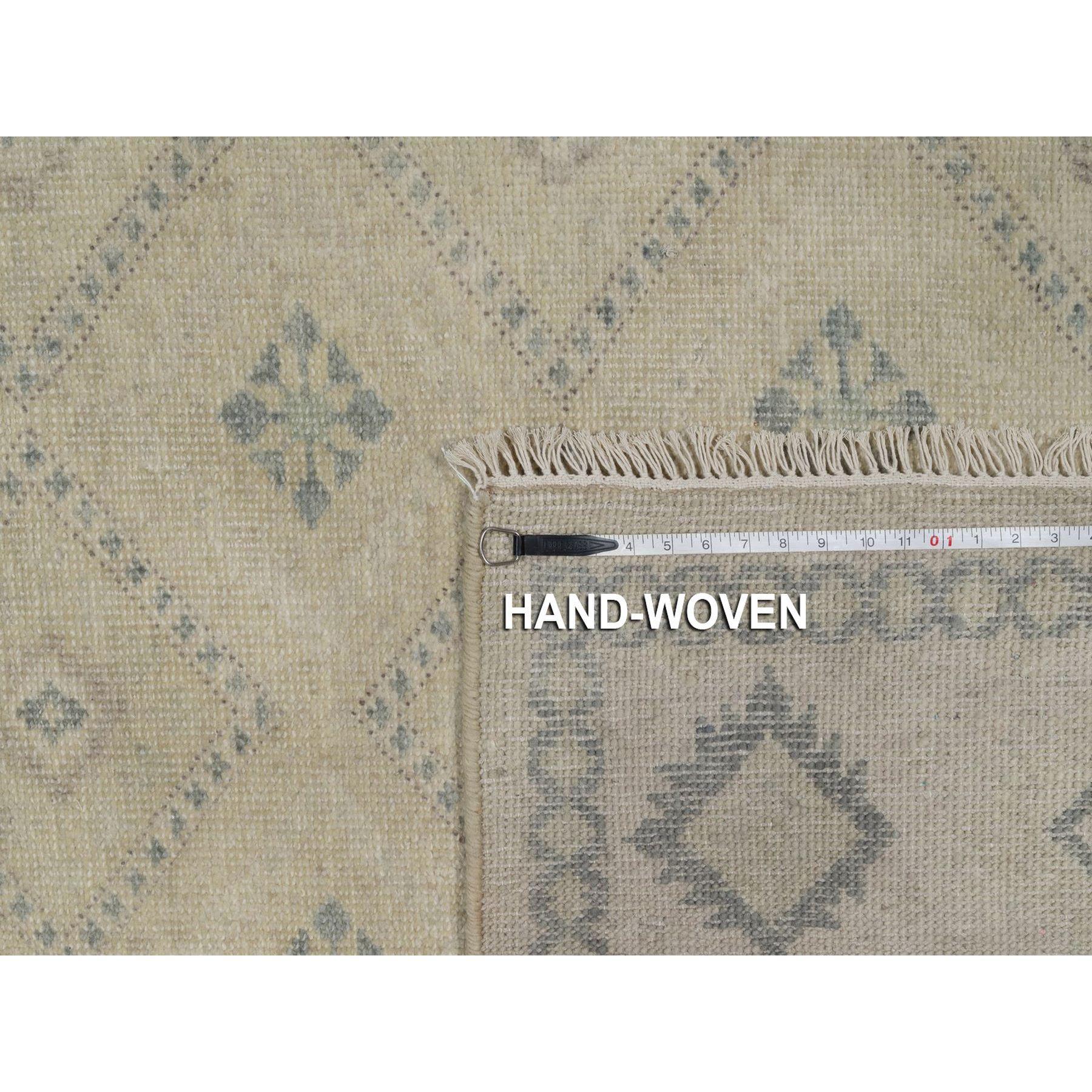 9'x12' Ivory Zero Pile Box Design Triangle Tribal Motif Hand Knotted Wool Rug For Sale 5