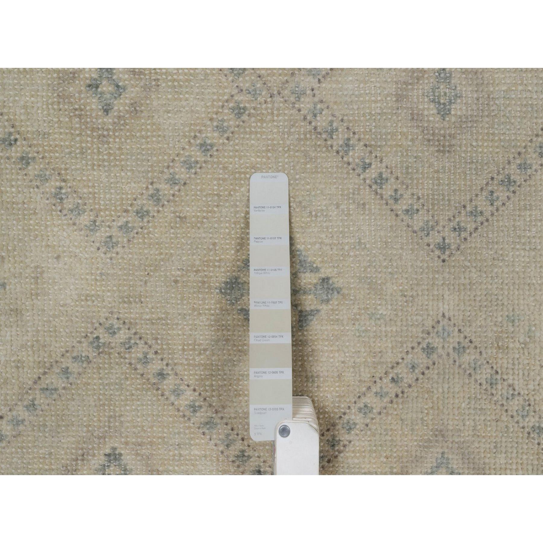 9'x12' Ivory Zero Pile Box Design Triangle Tribal Motif Hand Knotted Wool Rug For Sale 1