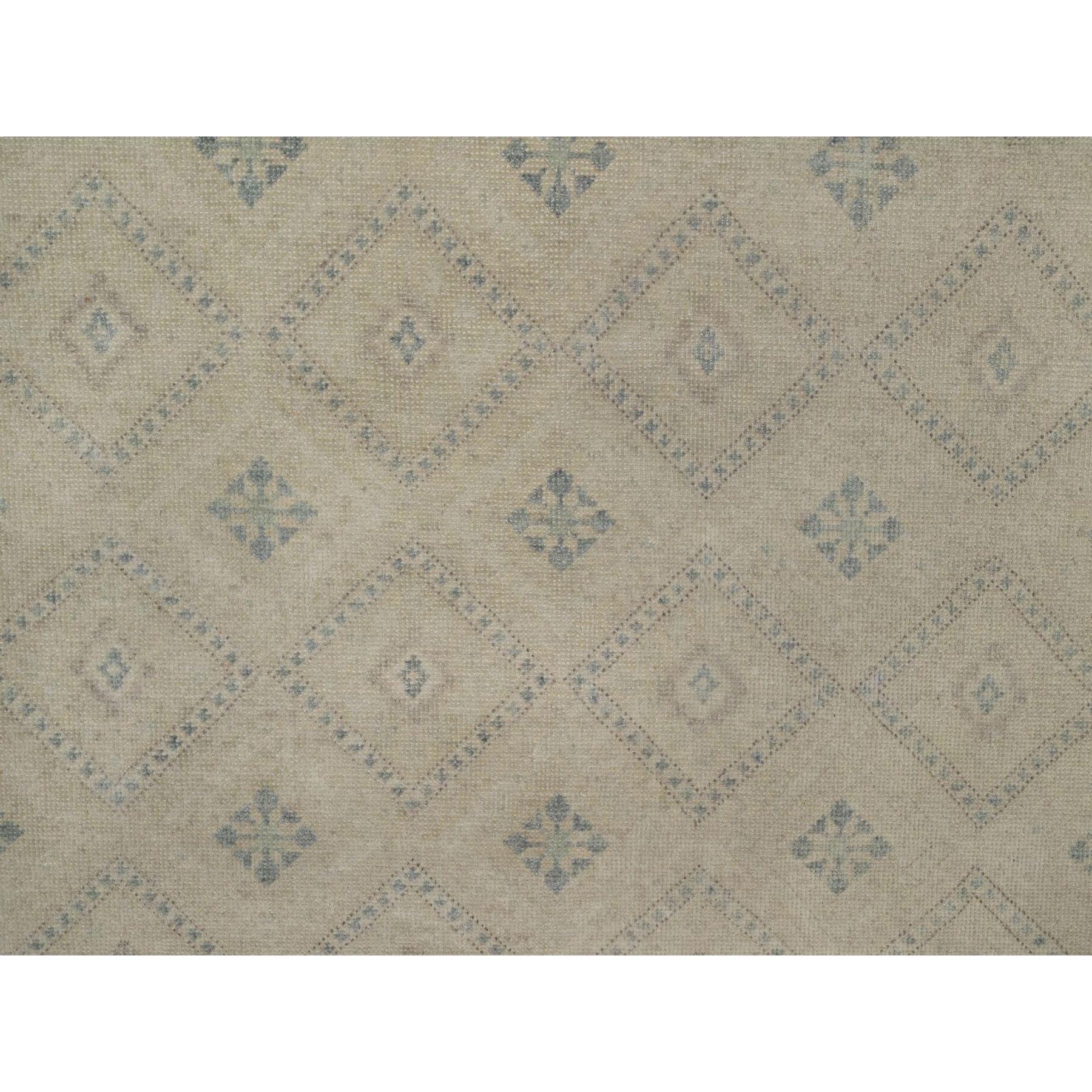 9'x12' Ivory Zero Pile Box Design Triangle Tribal Motif Hand Knotted Wool Rug For Sale 2