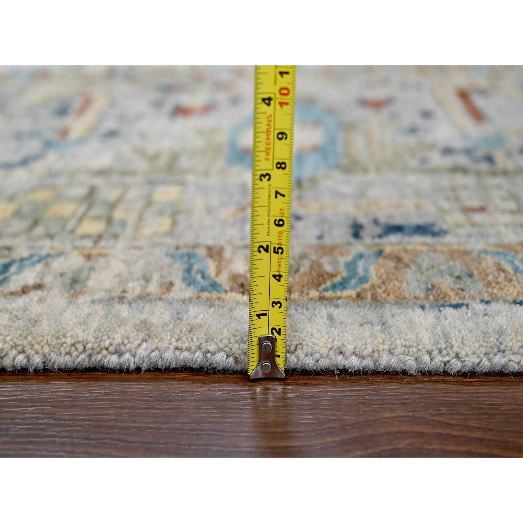 9'x12' Hellgrauer handgeknüpfter orientalischer Teppich aus Wolle mit gerafftem, gerafftem Heriztem Design im Angebot 3