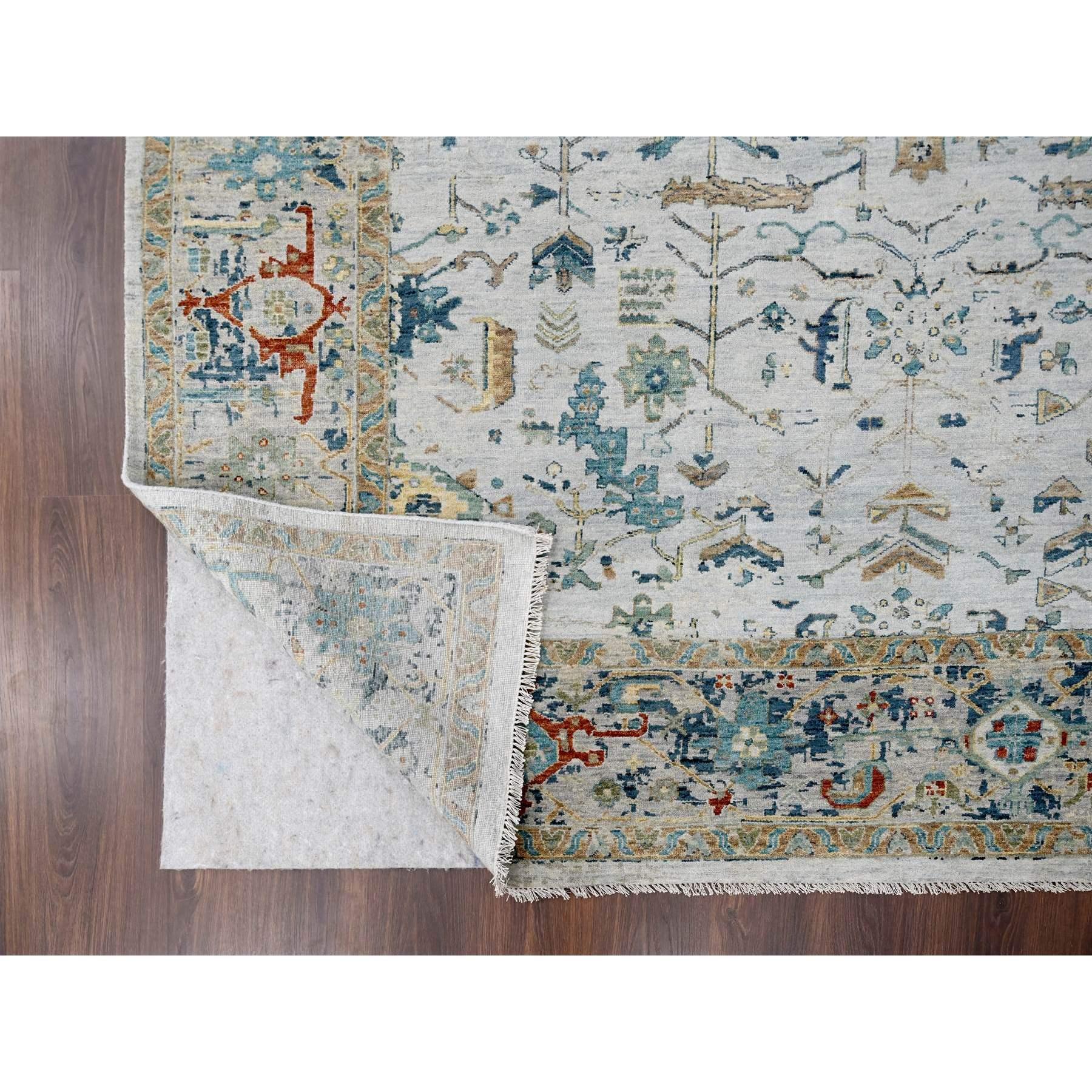 9'x12' Hellgrauer handgeknüpfter orientalischer Teppich aus Wolle mit gerafftem, gerafftem Heriztem Design (Indisch) im Angebot