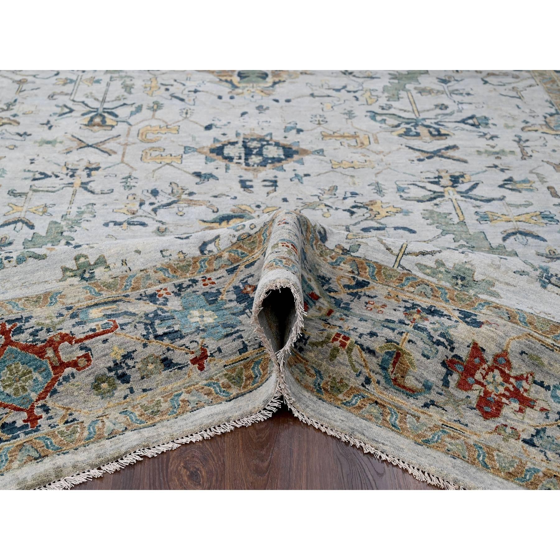 9'x12' Hellgrauer handgeknüpfter orientalischer Teppich aus Wolle mit gerafftem, gerafftem Heriztem Design (Handgeknüpft) im Angebot
