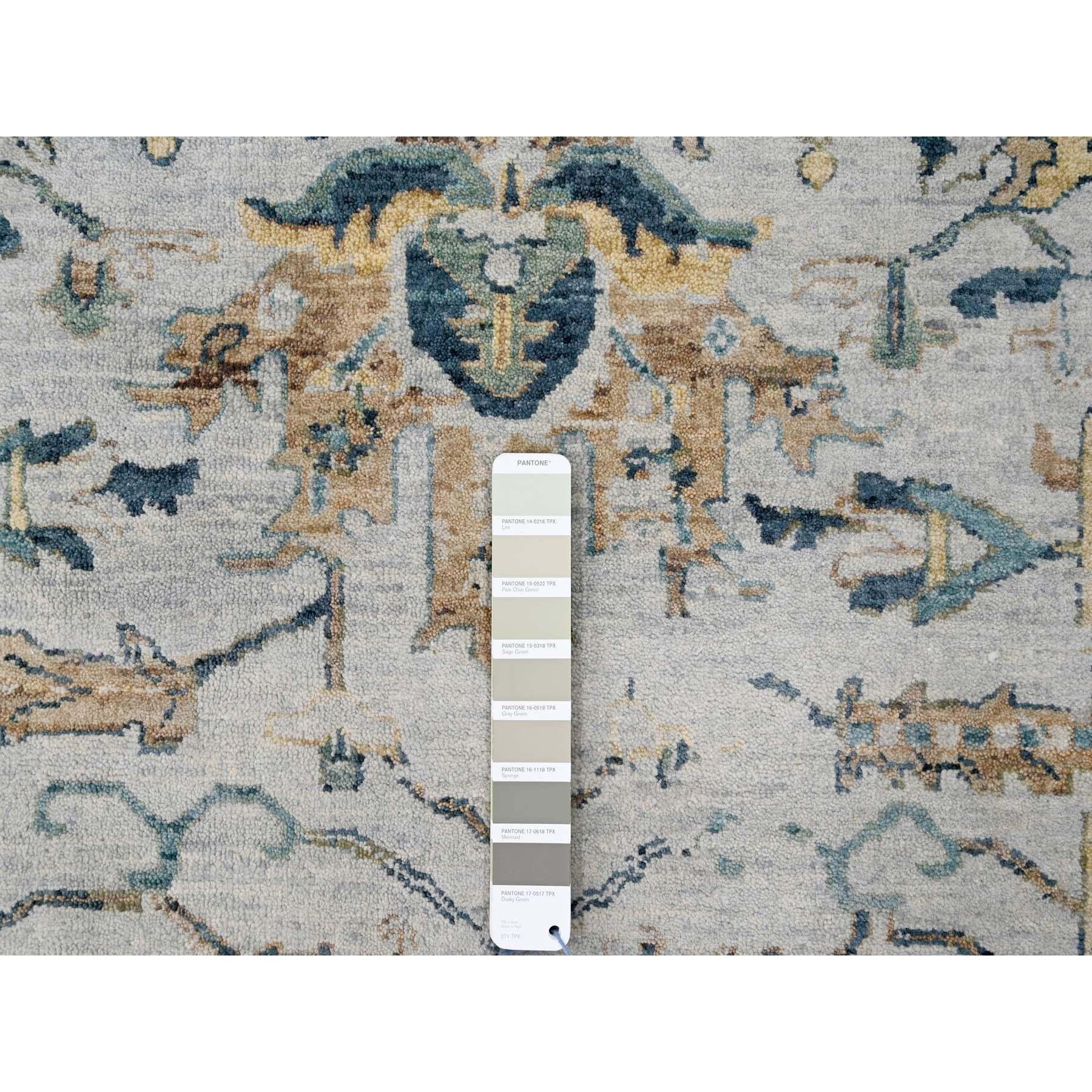 9'x12' Hellgrauer handgeknüpfter orientalischer Teppich aus Wolle mit gerafftem, gerafftem Heriztem Design (21. Jahrhundert und zeitgenössisch) im Angebot