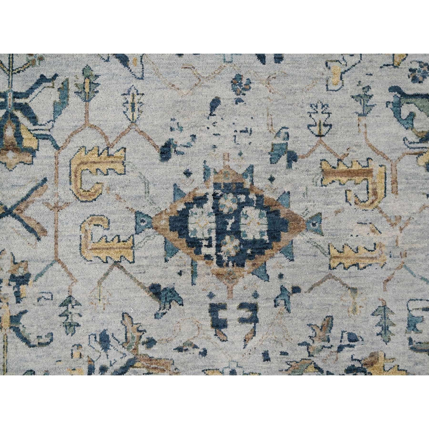 9'x12' Hellgrauer handgeknüpfter orientalischer Teppich aus Wolle mit gerafftem, gerafftem Heriztem Design im Angebot 1