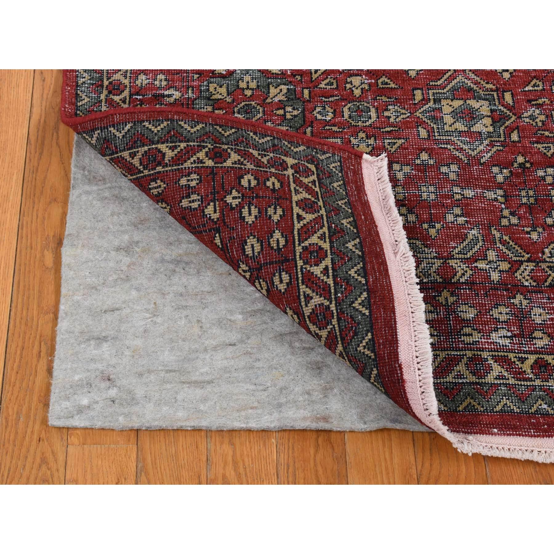 9'x12' Maroonrot, Vintage Look Mamluk, handgeknüpfter orientalischer Teppich aus getragener Wolle, Vintage-Look (Indisch) im Angebot