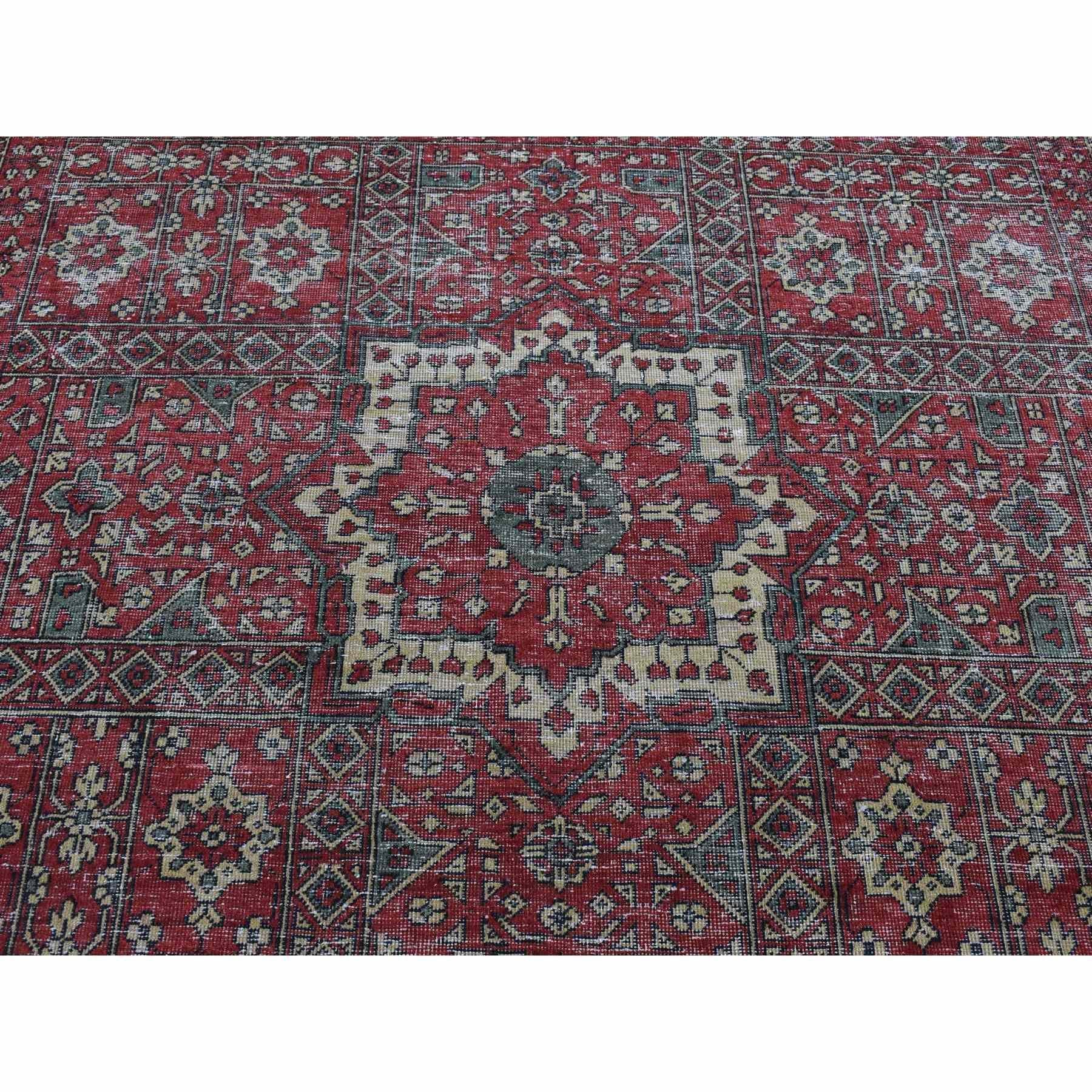 9'x12' Maroonrot, Vintage Look Mamluk, handgeknüpfter orientalischer Teppich aus getragener Wolle, Vintage-Look (Seide) im Angebot