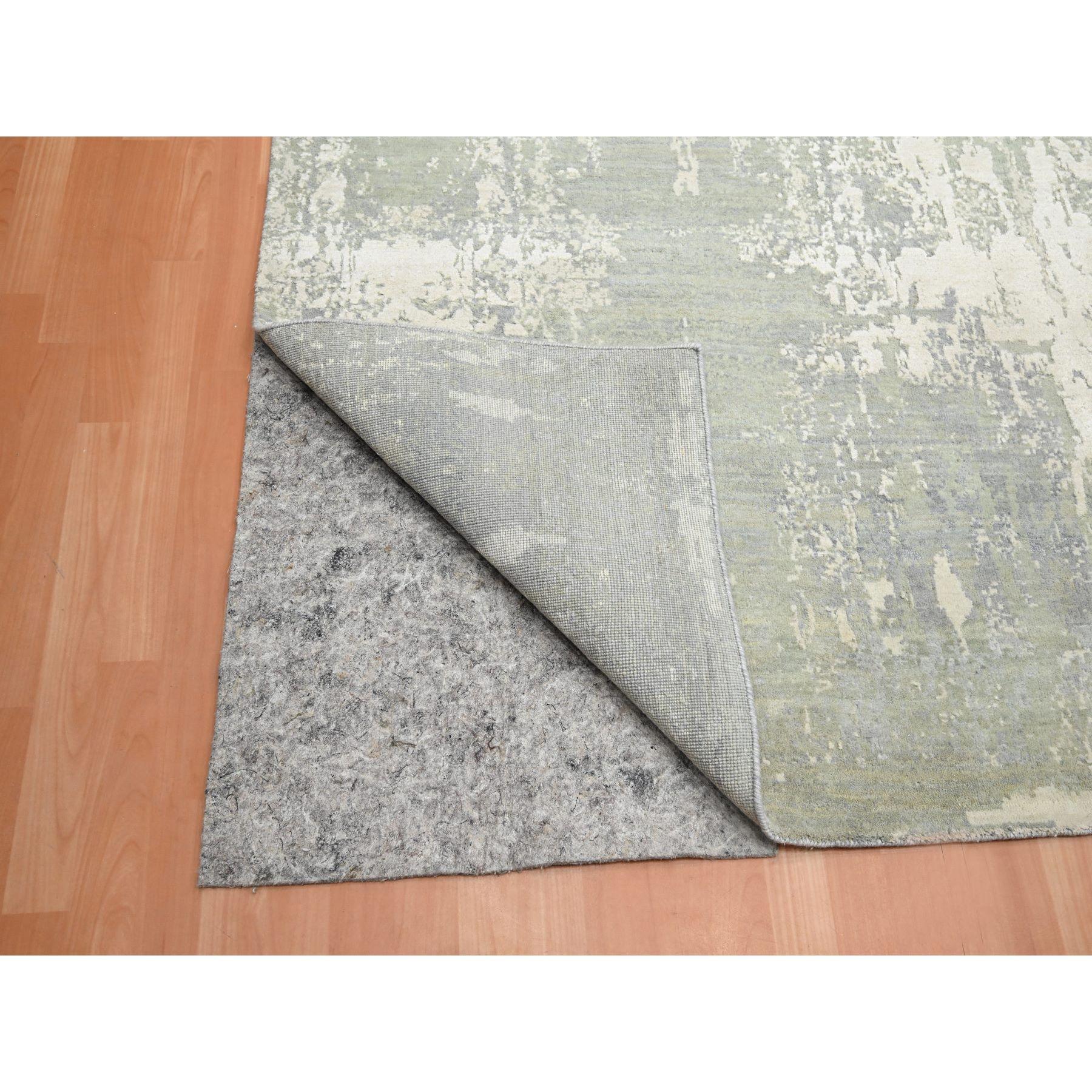 Indiano 9'x12' Misty Gray Tappeto moderno dal design astratto in lana e pura seta annodato a mano in vendita