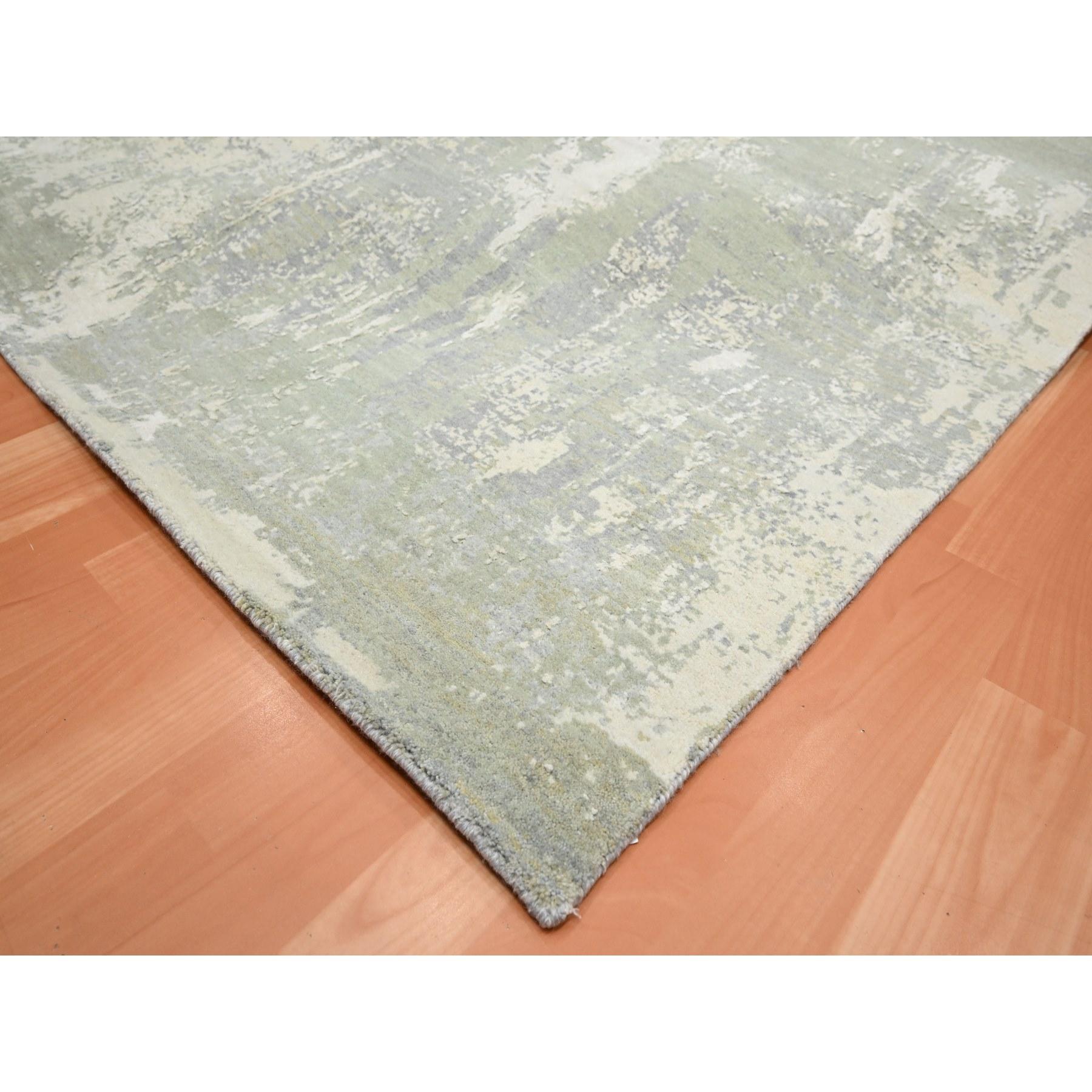 9'x12' Misty Gray Tappeto moderno dal design astratto in lana e pura seta annodato a mano In condizioni Nuovo in vendita a Carlstadt, NJ