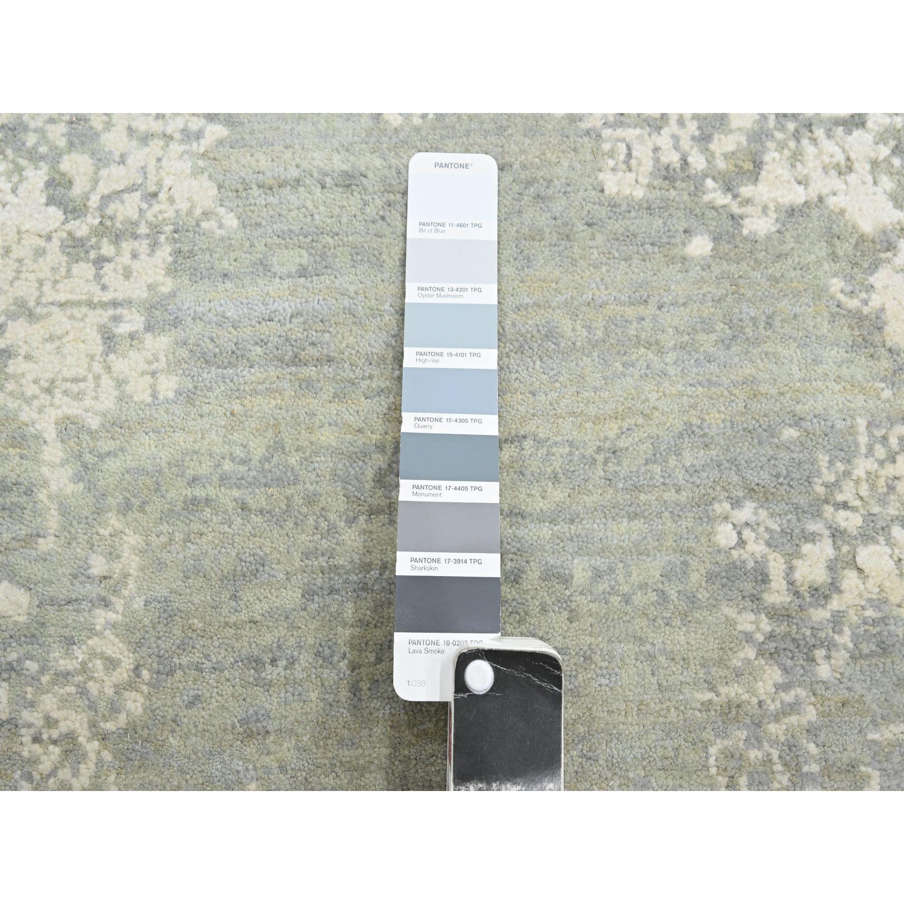 XXI secolo e contemporaneo 9'x12' Misty Gray Tappeto moderno dal design astratto in lana e pura seta annodato a mano in vendita
