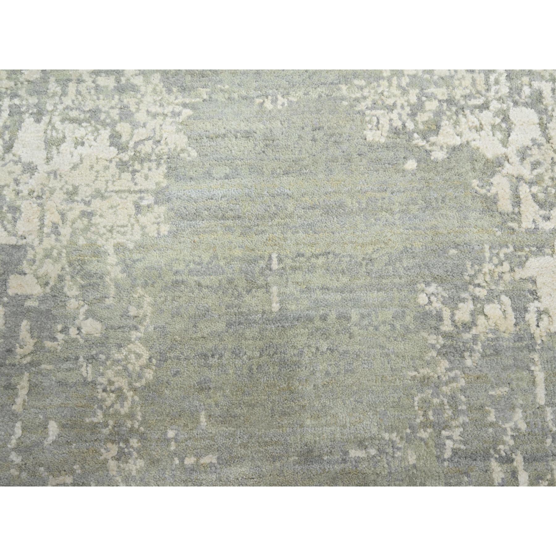 Lana 9'x12' Misty Gray Tappeto moderno dal design astratto in lana e pura seta annodato a mano in vendita