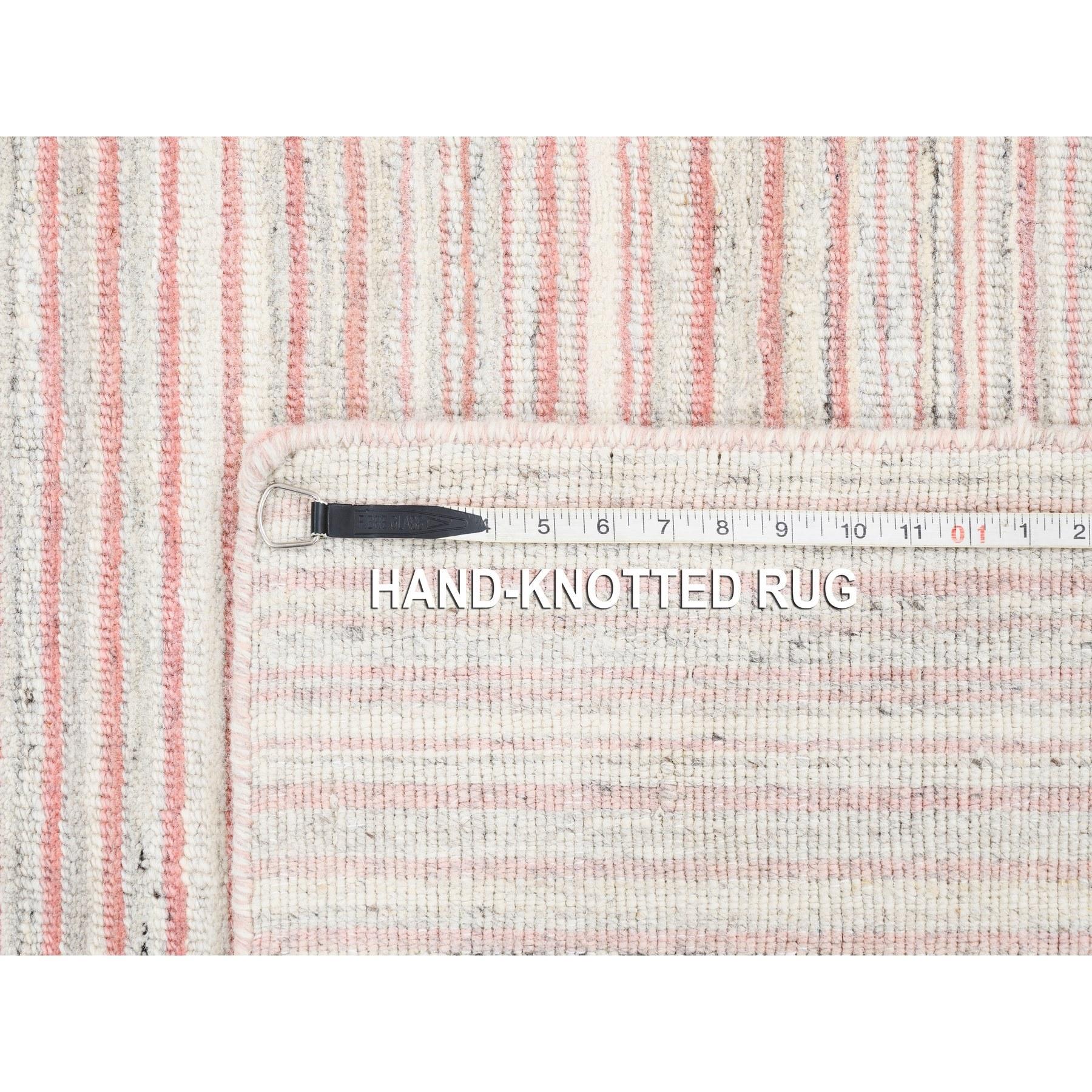 9'x12' Modernes Design Einfarbig elfenbeinfarben mit korallenroter, natürlicher Wolle, handgewobener Teppich im Angebot 5