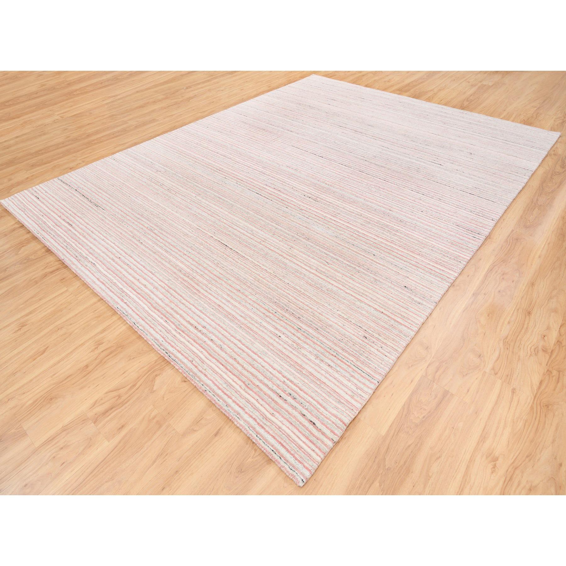 9'x12' Modernes Design Einfarbig elfenbeinfarben mit korallenroter, natürlicher Wolle, handgewobener Teppich (Indisch) im Angebot