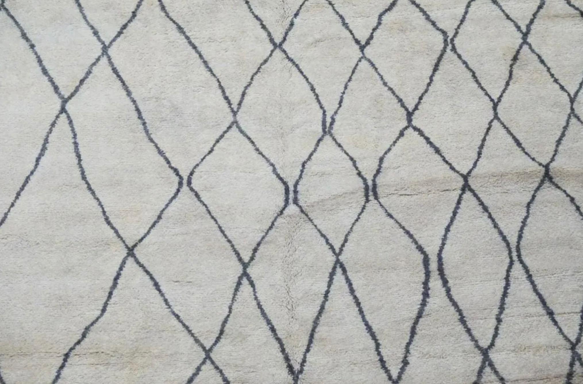 Age: New
Condition: Excellent
Field color: Ivory
Accent color: Gray
Technique: Hand-knotted
Pile: Wool
Foundation: Cotton

Size: 9' x 12'.