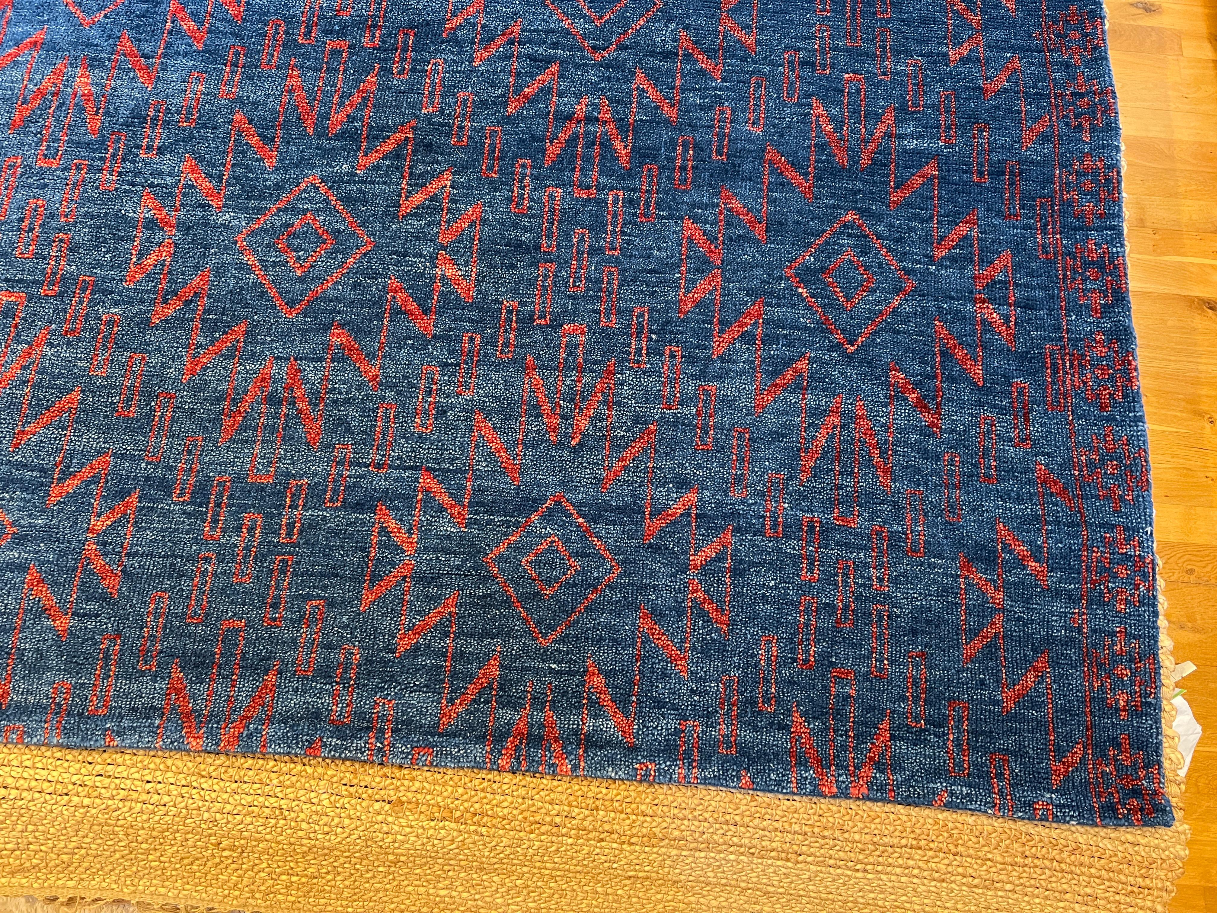 Moderner marokkanischer 9'x12'-Teppich in Marineblau im Zustand „Neu“ im Angebot in Los Angeles, CA