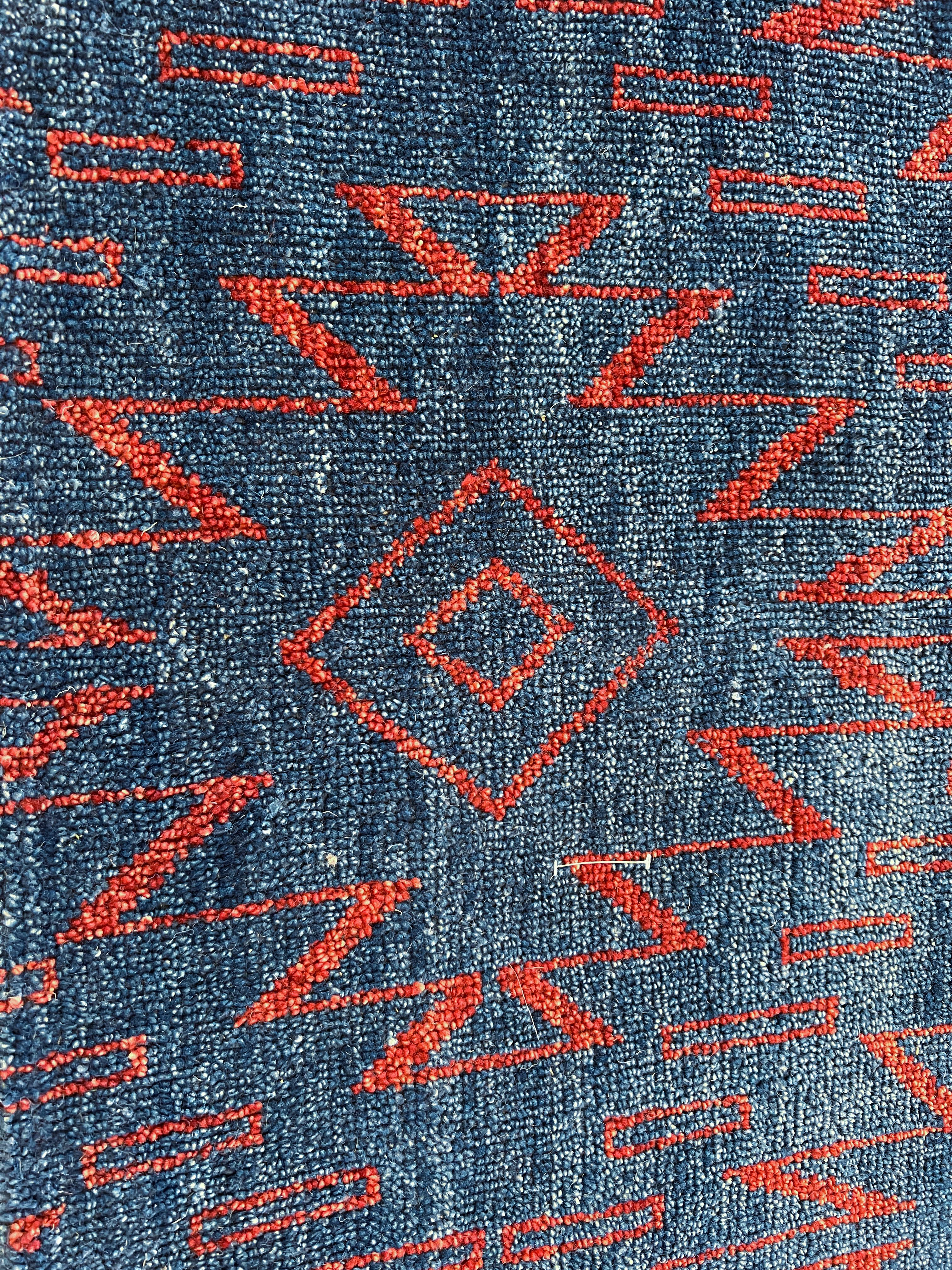 Tapis marocain moderne bleu marine de 9'x12' en vente 1