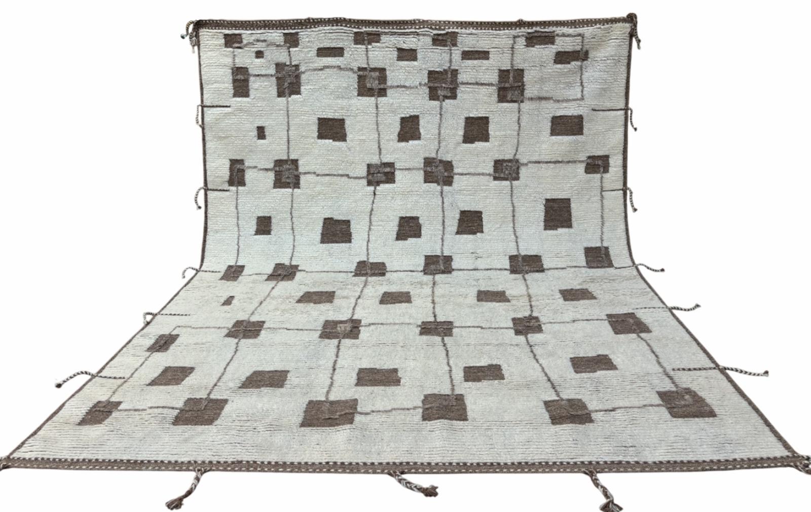 Moderno Tappeto di design marocchino fatto a mano 9'x12'. 100% Lana naturale. Opzioni personalizzate disponibili in vendita