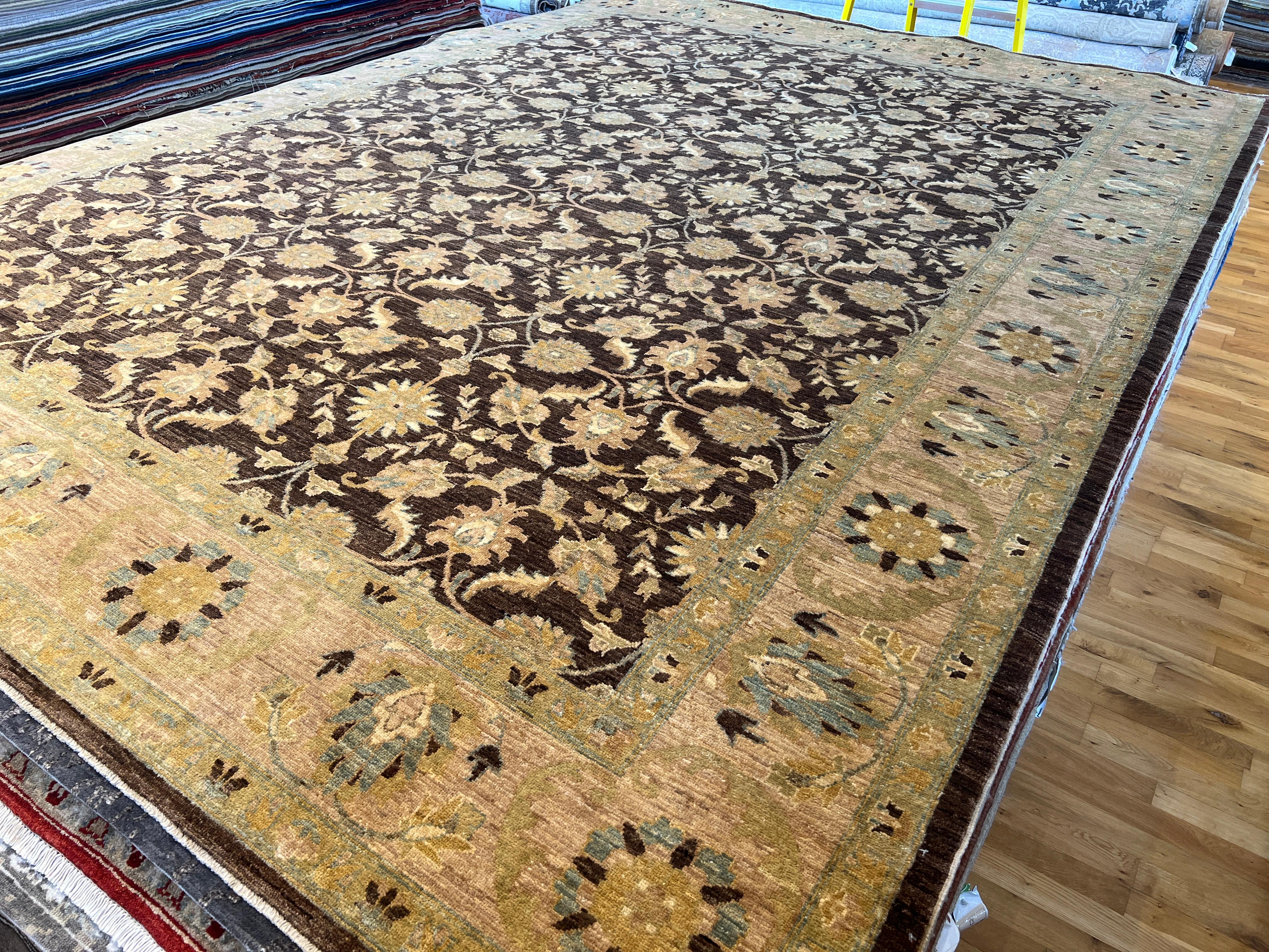 XXI secolo e contemporaneo Tappeto floreale marrone Eleg dal design persiano 9'x12' in vendita