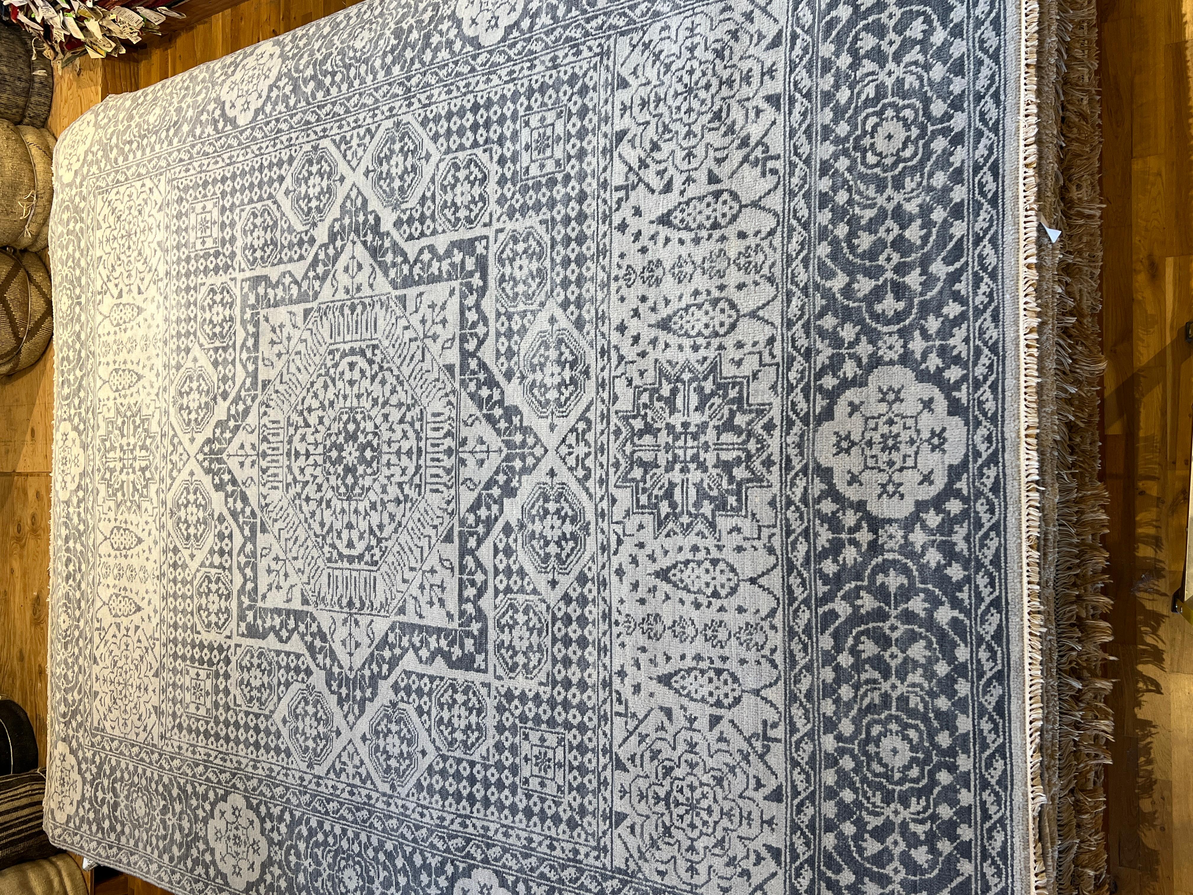 9'x12' Grauer geblümter Teppich im persischen Design im Angebot 1