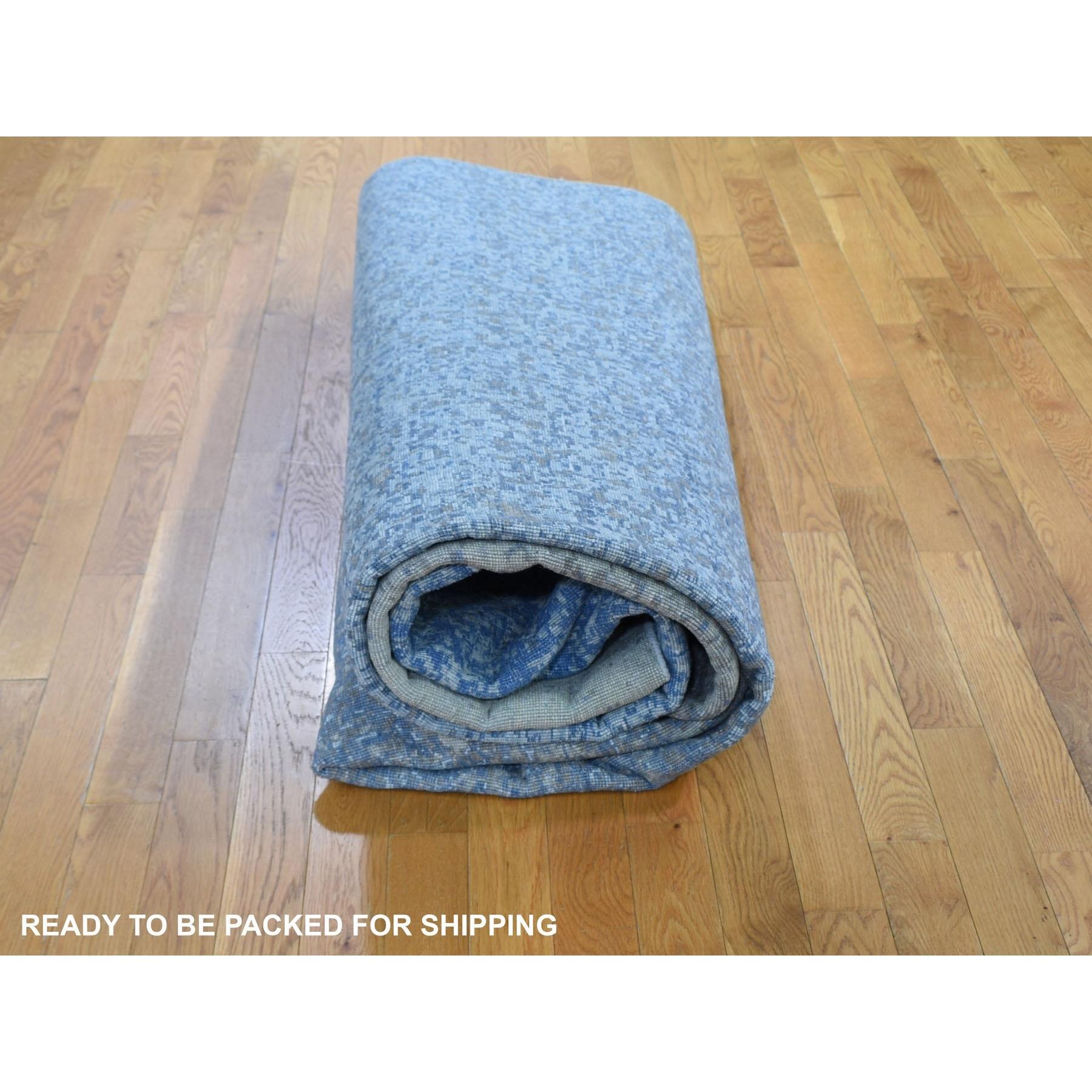 9'x12' Pure Silk and Wool Dissipating Design Hand Knotted Oriental Rug For Sale 3