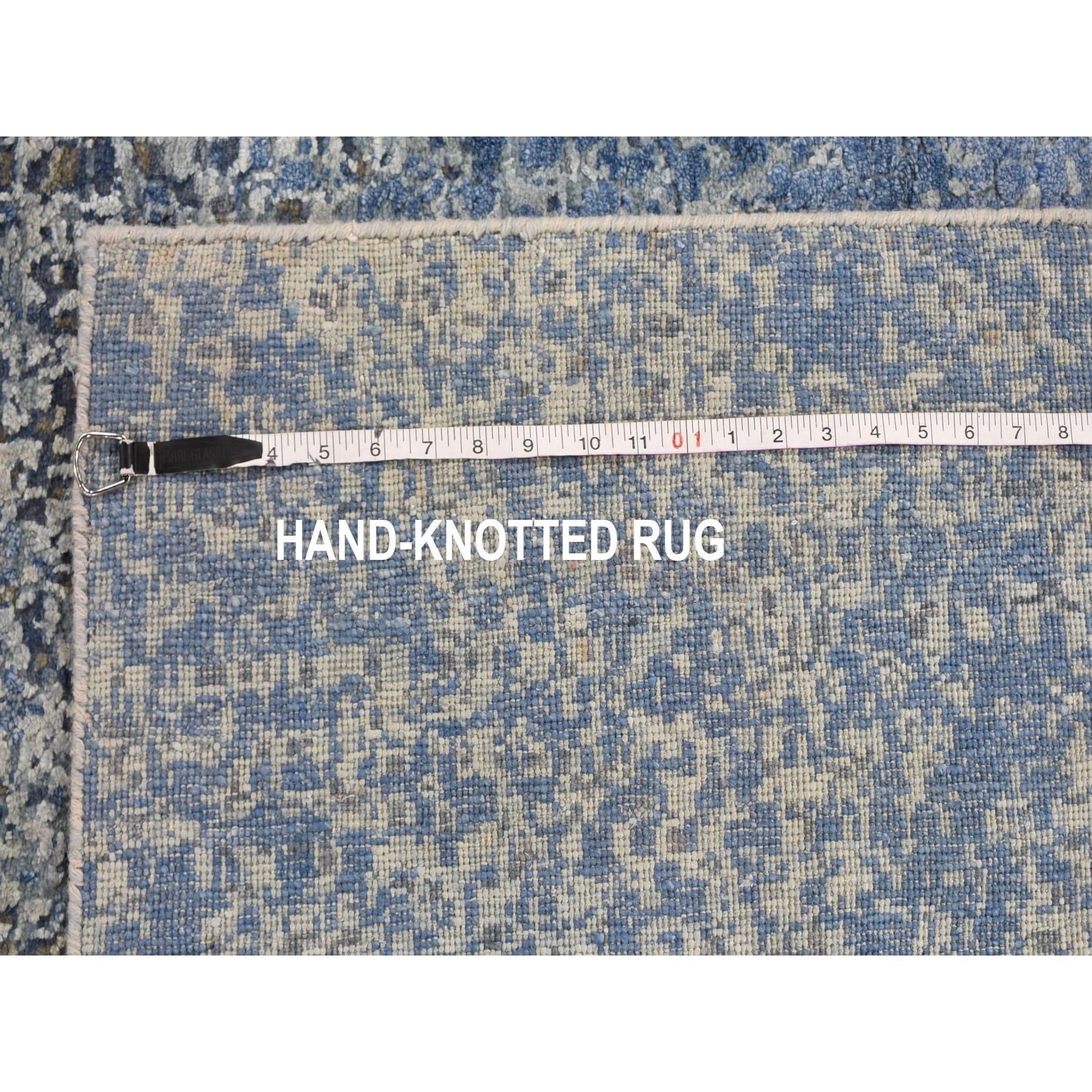 9'x12' Pure Silk and Wool Dissipating Design Hand Knotted Oriental Rug For Sale 5