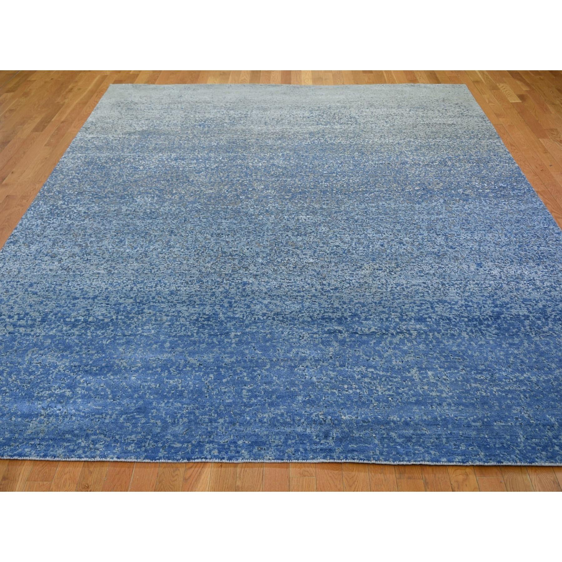 Modern 9'x12' Pure Silk and Wool Dissipating Design Hand Knotted Oriental Rug For Sale