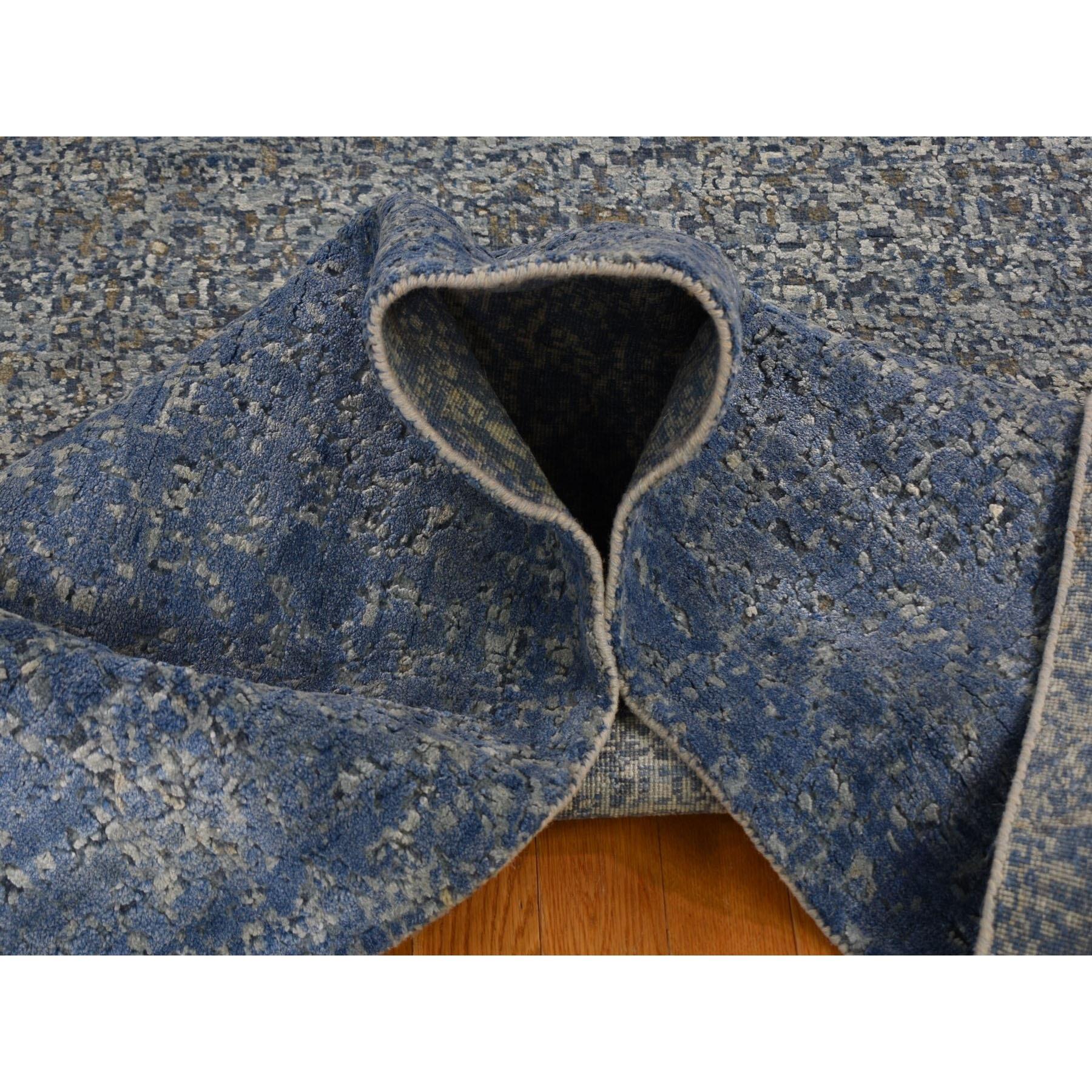 Contemporary 9'x12' Pure Silk and Wool Dissipating Design Hand Knotted Oriental Rug For Sale