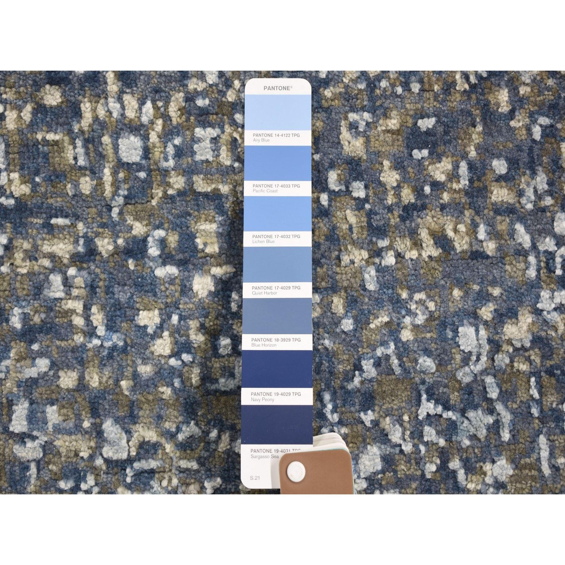 9'x12' Pure Silk and Wool Dissipating Design Hand Knotted Oriental Rug For Sale 1