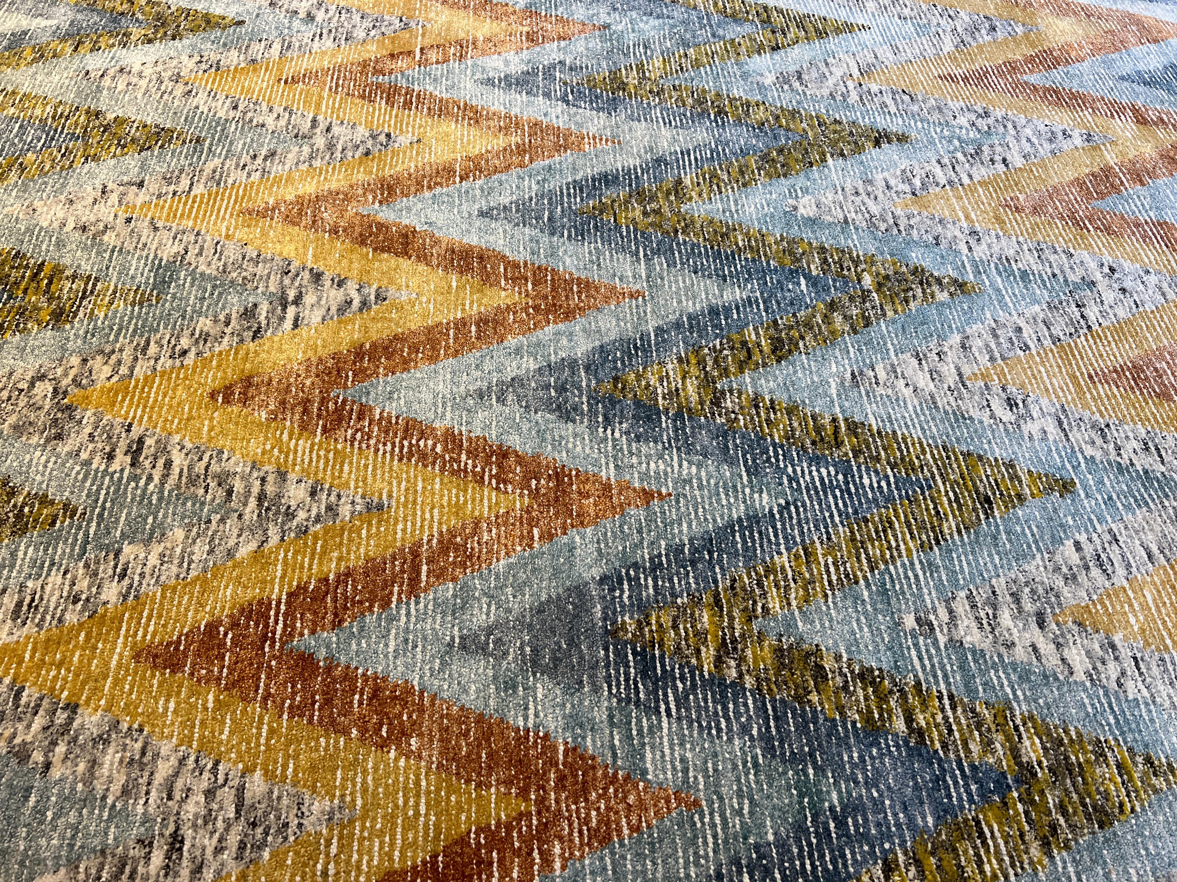 9'x12' Regenbogen Chevron-Teppich im Zustand „Neu“ im Angebot in Los Angeles, CA