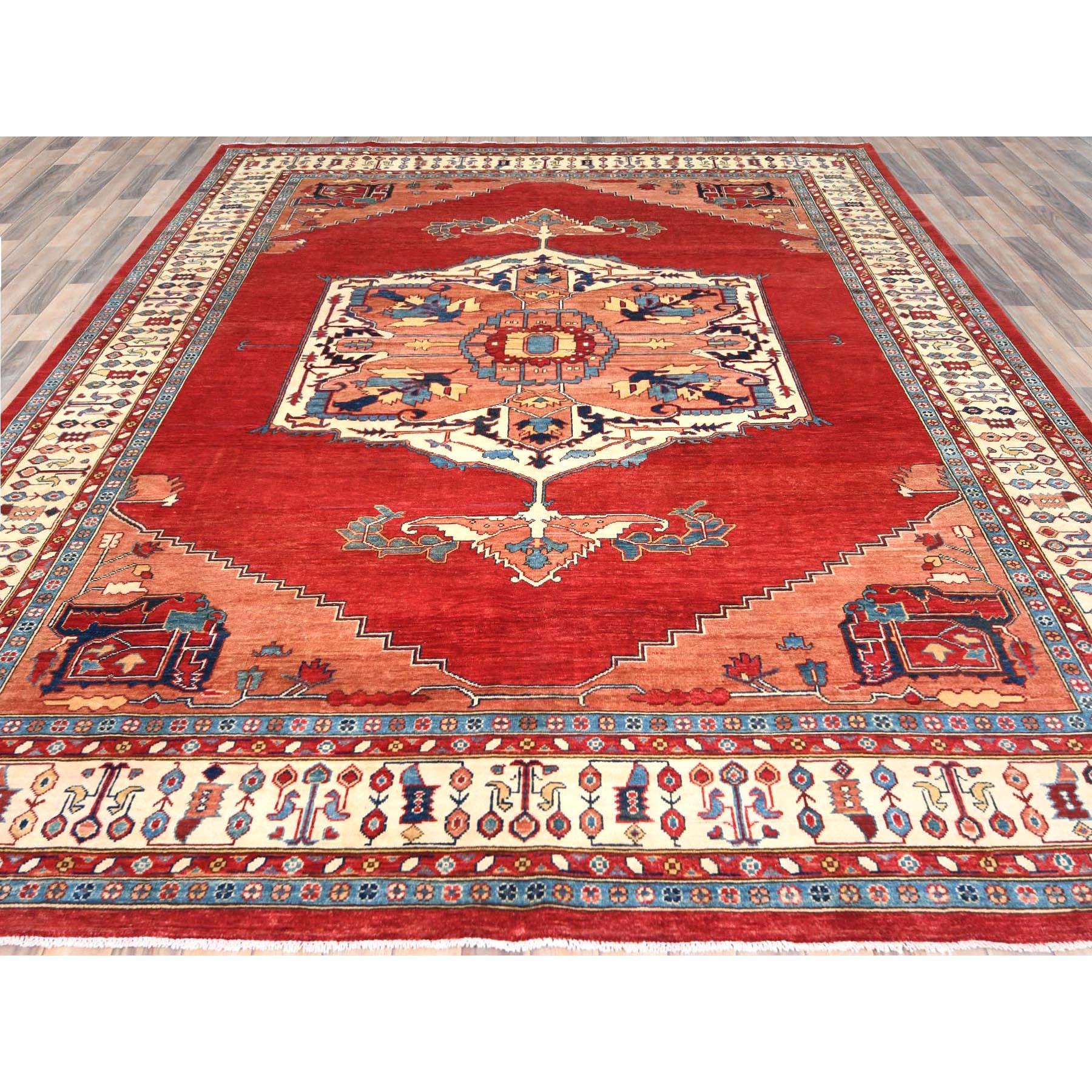 Alfombra afgana roja Peshawar de 9'x12' con diseño de campo abierto Lana natural anudada a mano Heriz Serapi en venta