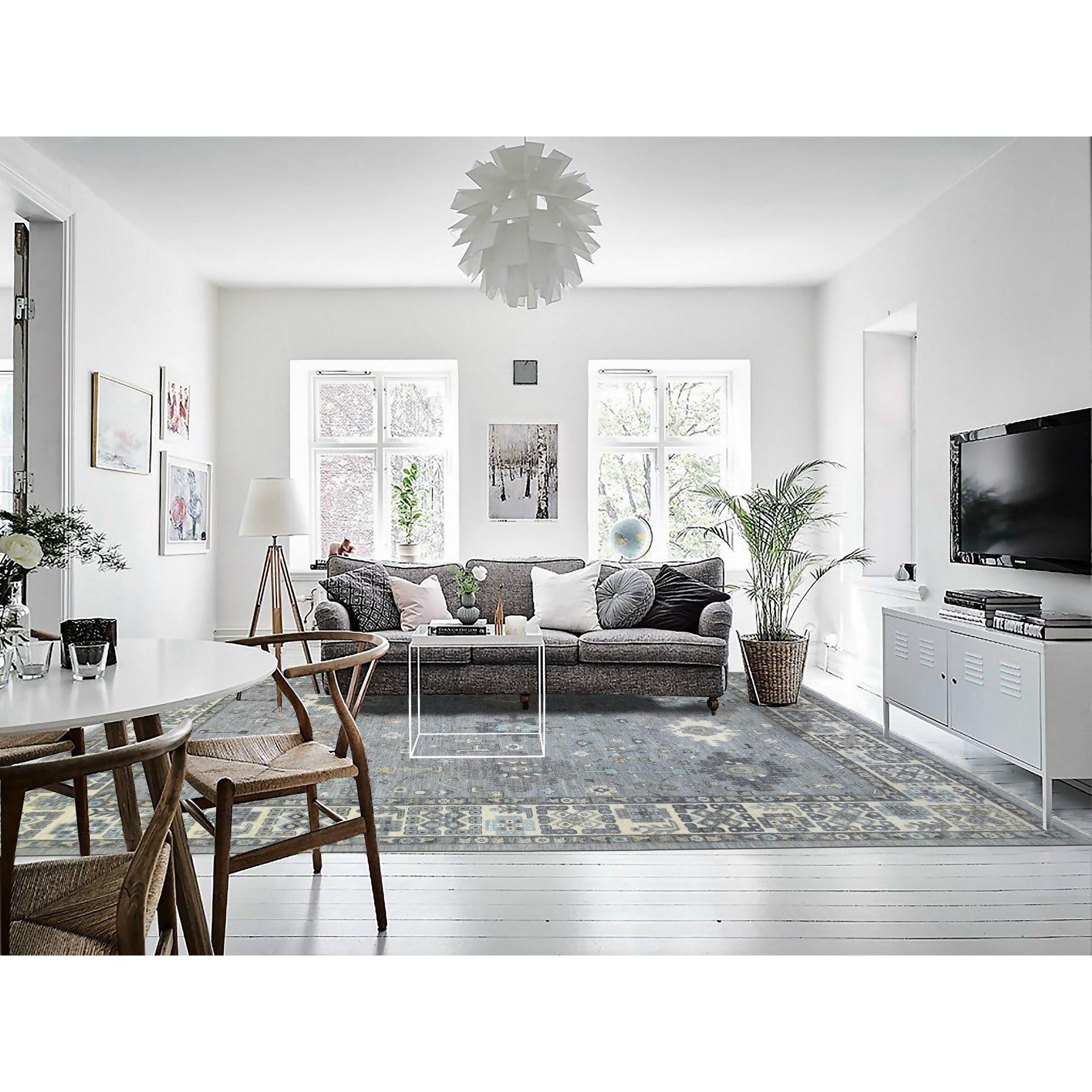 Dies ist eine wirklich echte one-of-a-kind Stone Gray, afghanische Wolle handgeknüpft, fein Peshawar, Heriz Design kleine Tier-und Menschen-Figuren, dicht gewebte Orientteppich. Es wurde über Monate hinweg in jahrhundertealter Webkunst