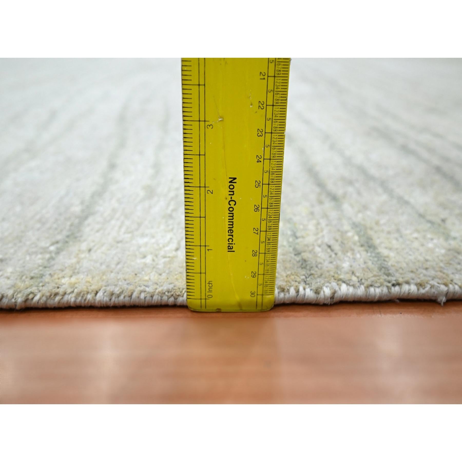 9'x12' Swan White Modern Wavy Design Pure Silk Hand Knotted Oriental Rug For Sale 3