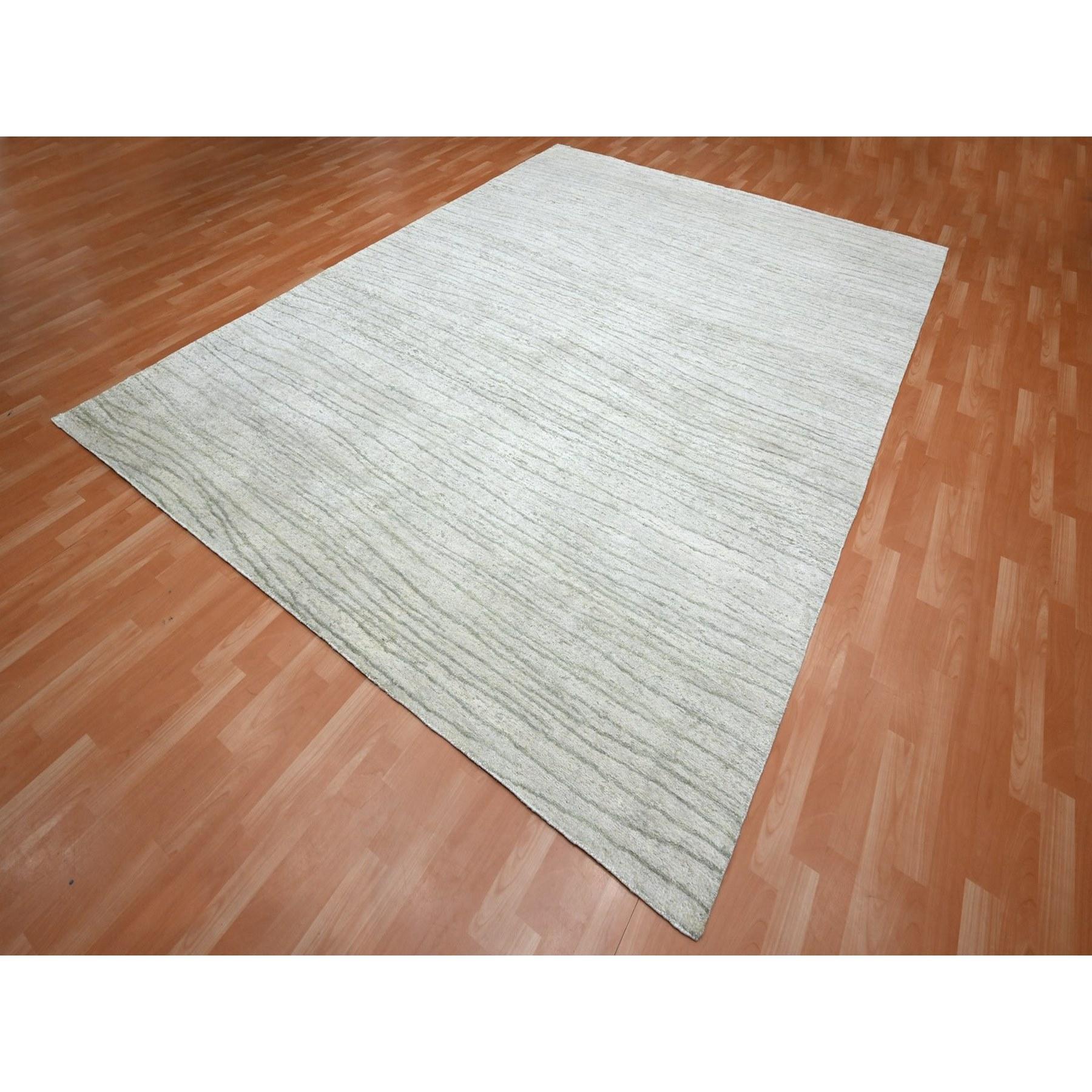 Indian 9'x12' Swan White Modern Wavy Design Pure Silk Hand Knotted Oriental Rug For Sale